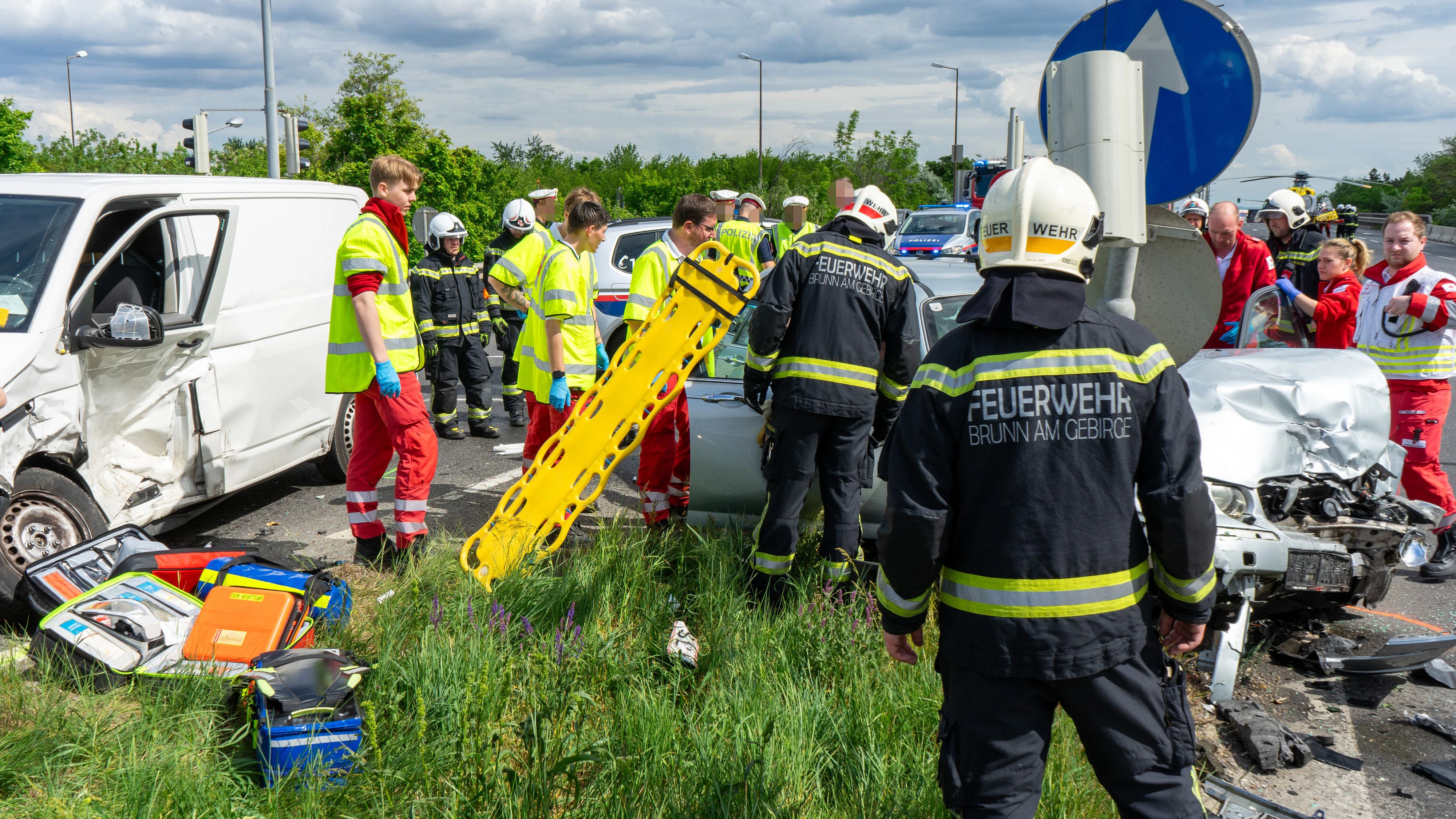 Am Montag kam es zu einem Crash von einem Kleintransporter und einem Pkw im Kreuzungsbereich.