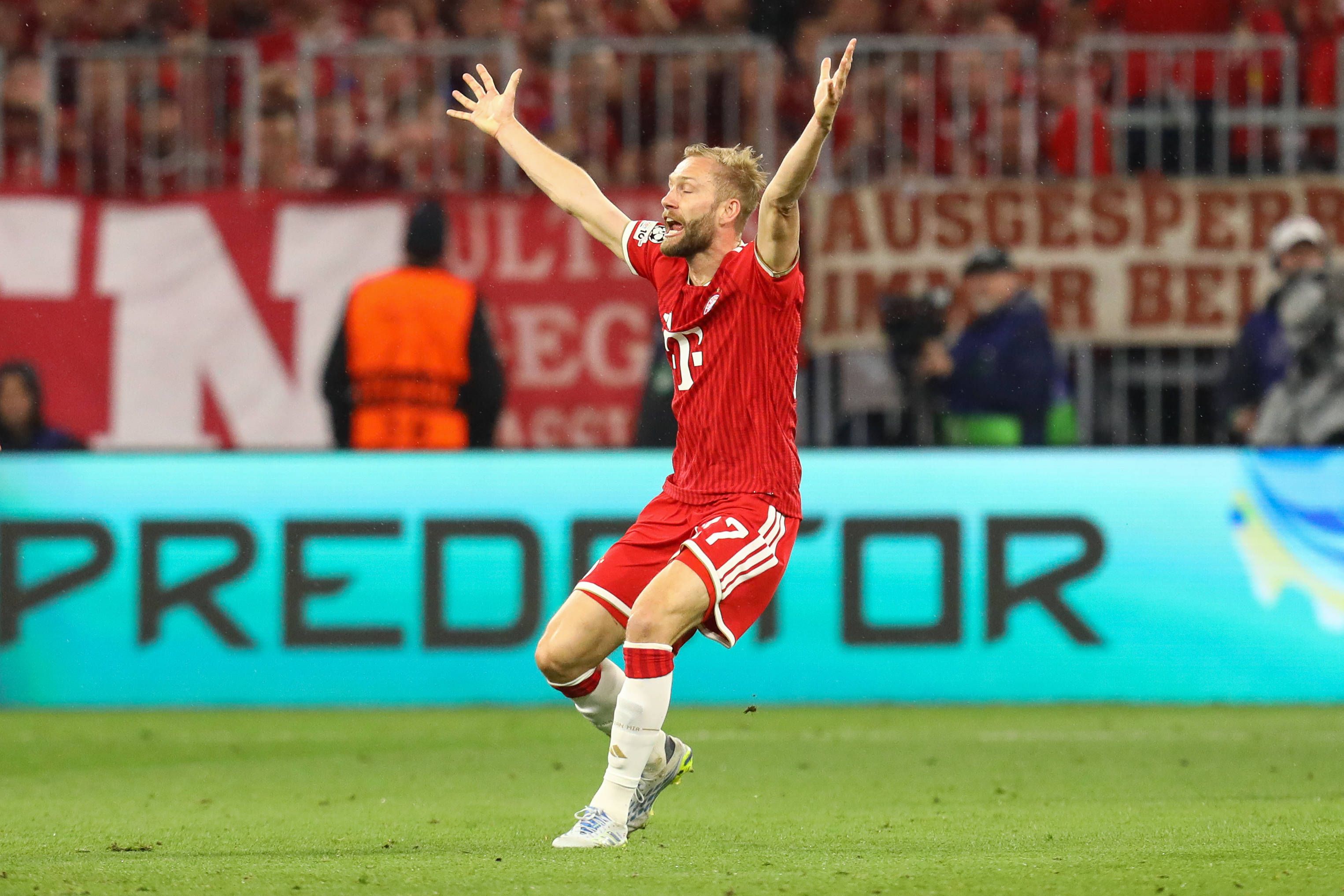 Konrad Laimer pokert mit Bayern München um einen neuen Vertrag mit mehr Geld. Dem hat Klub-Patron Uli Hoeneß zuletzt einen Riegel vorgeschoben.