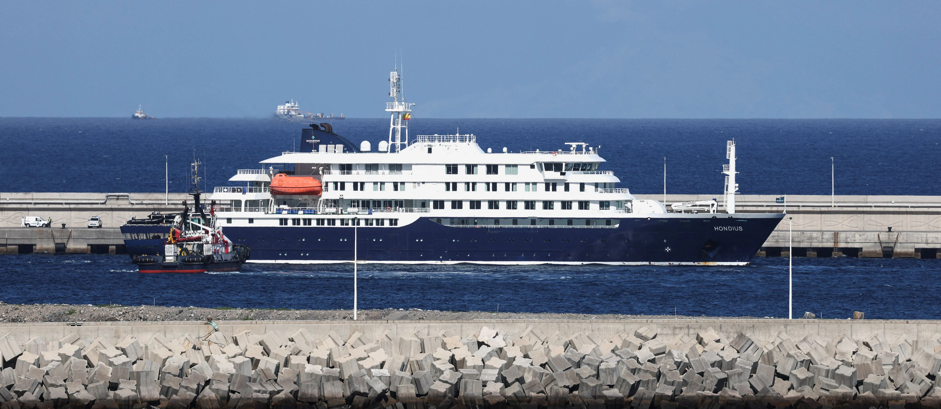Das Kreuzfahrtschiff MV Hondius im Hafen von Granadilla de Abona auf Teneriffa
