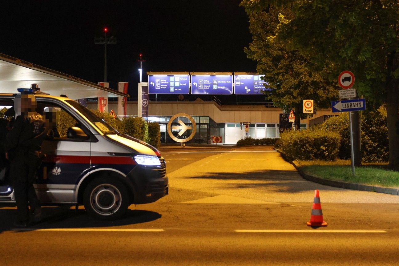 Am Flughafen Linz kam es bereits am Sonntagabend zu einer anonymen Bombendrohung. (Archivbild)