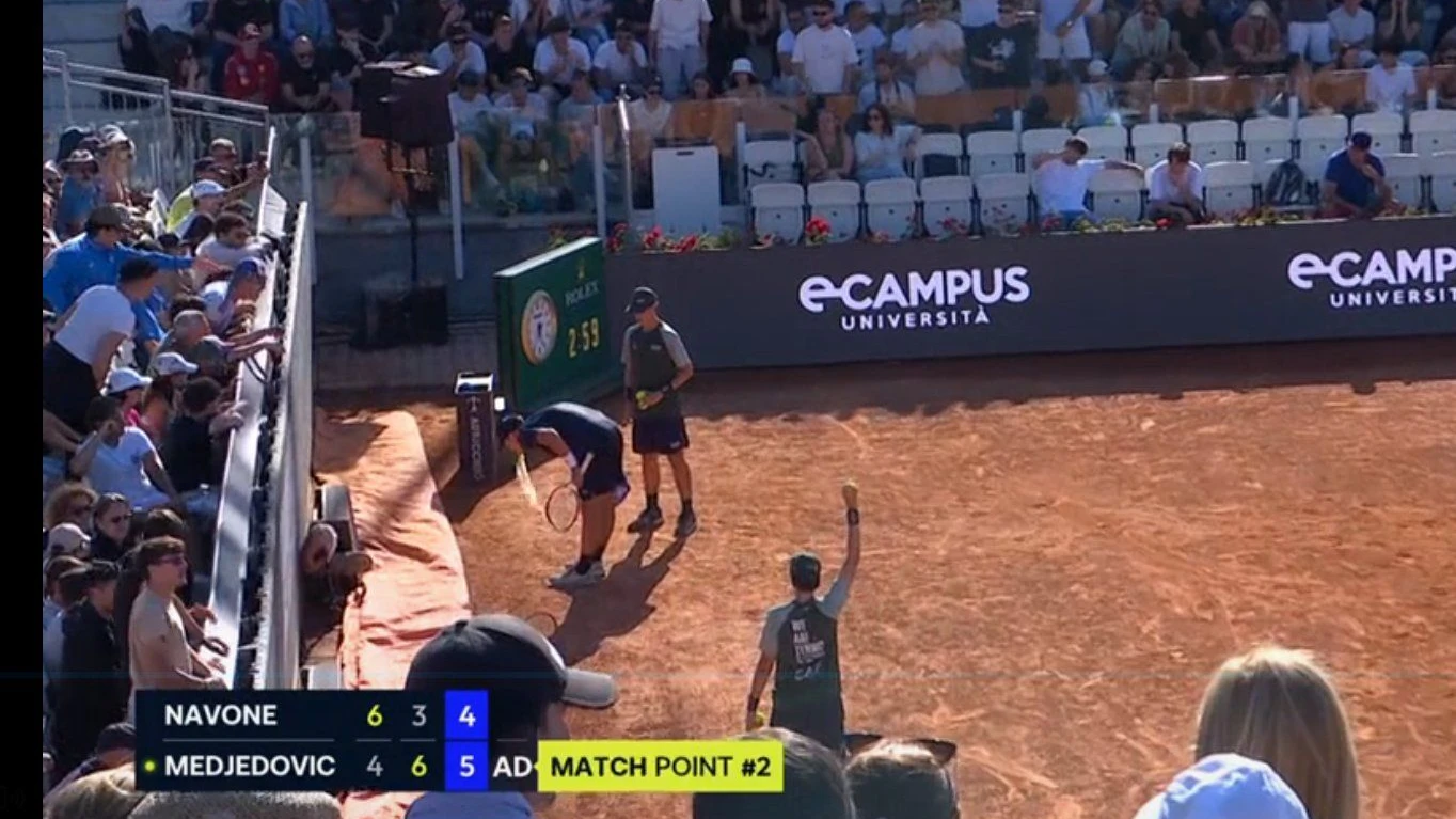Heute.at - Tennis-Ass kotzt vor Matchball, schafft dann Sensation
