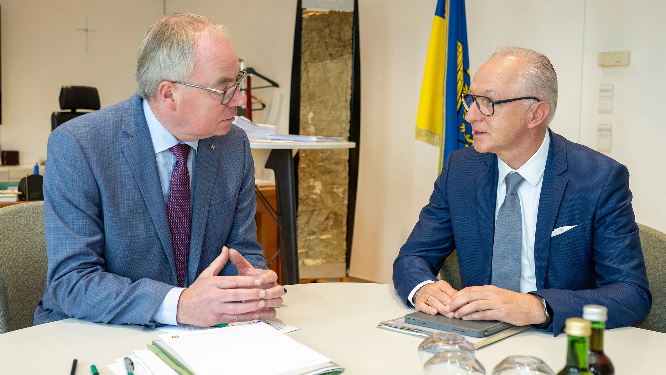  Vorstandssprecher Gerhard Christiner (r.) und LH-Stv. Stephan Pernkopf