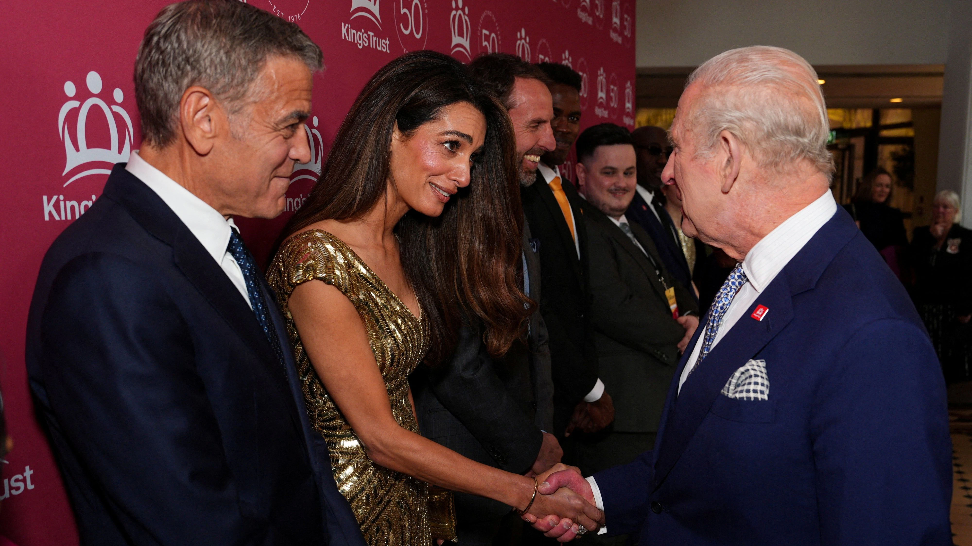 König Charles trifft auf Amal und George Clooneybei der "A King's Trust Celebration".