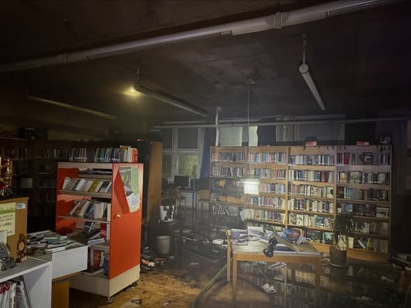 Die Bibliothek wurde völlig zerstört.