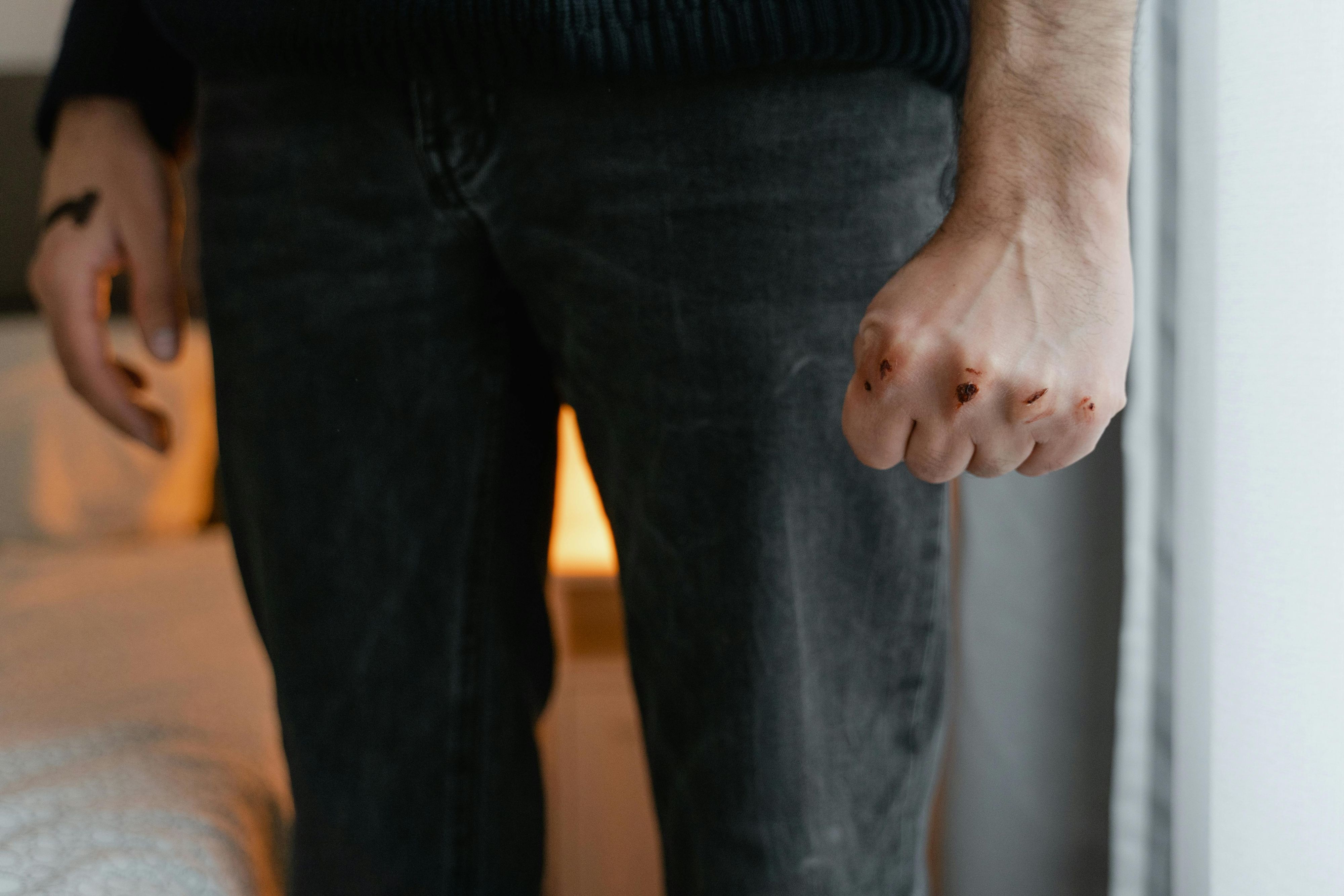 Wer Gewalt gegen den anderen Elternteil ausübt, soll künftig das Umgangsrecht mit dem Kind verlieren können.