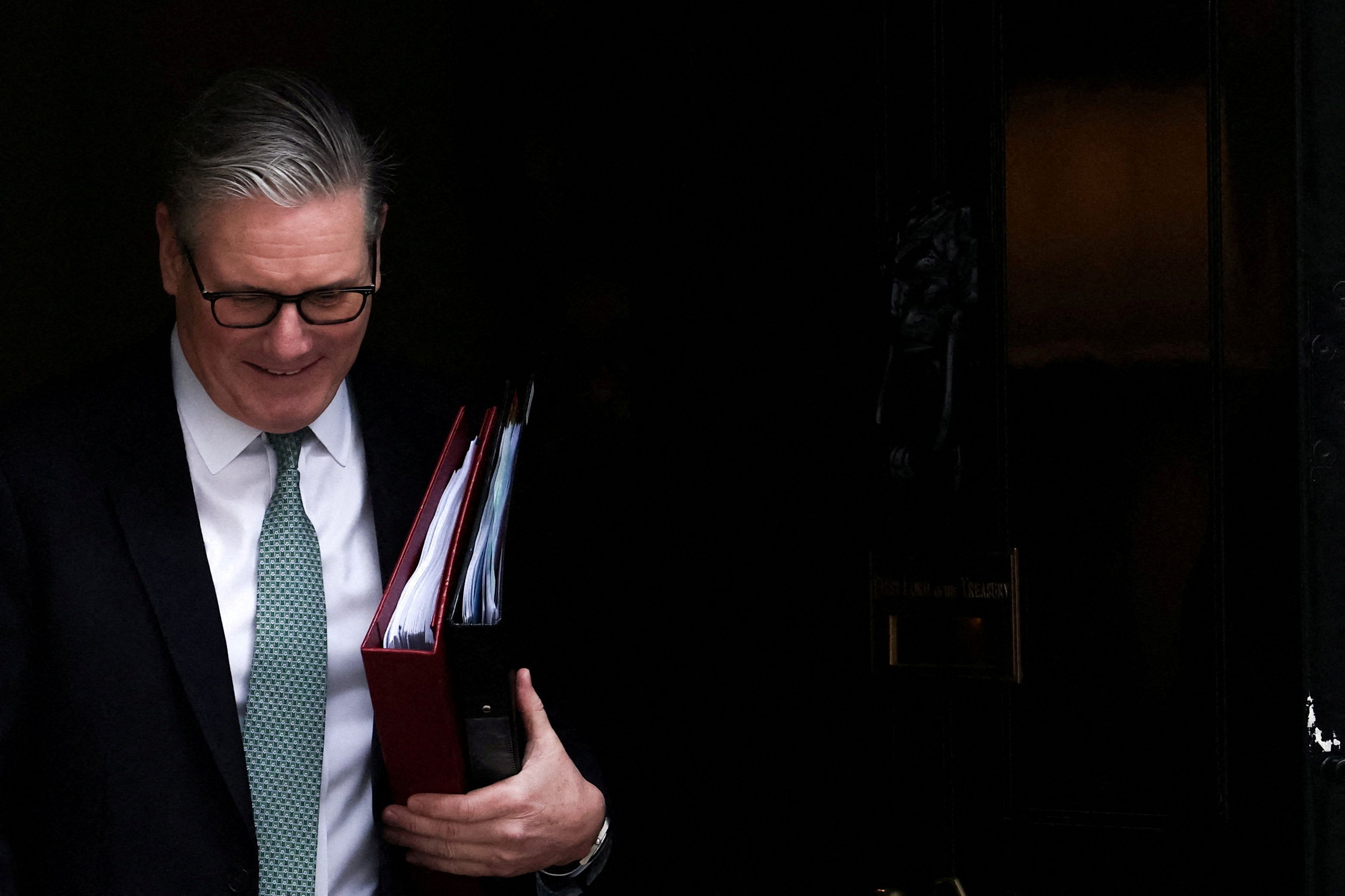 Der britische Premierminister Keir Starmer sieht sich auch massiver Kritik aus den eigenen Reihen ausgesetzt. 