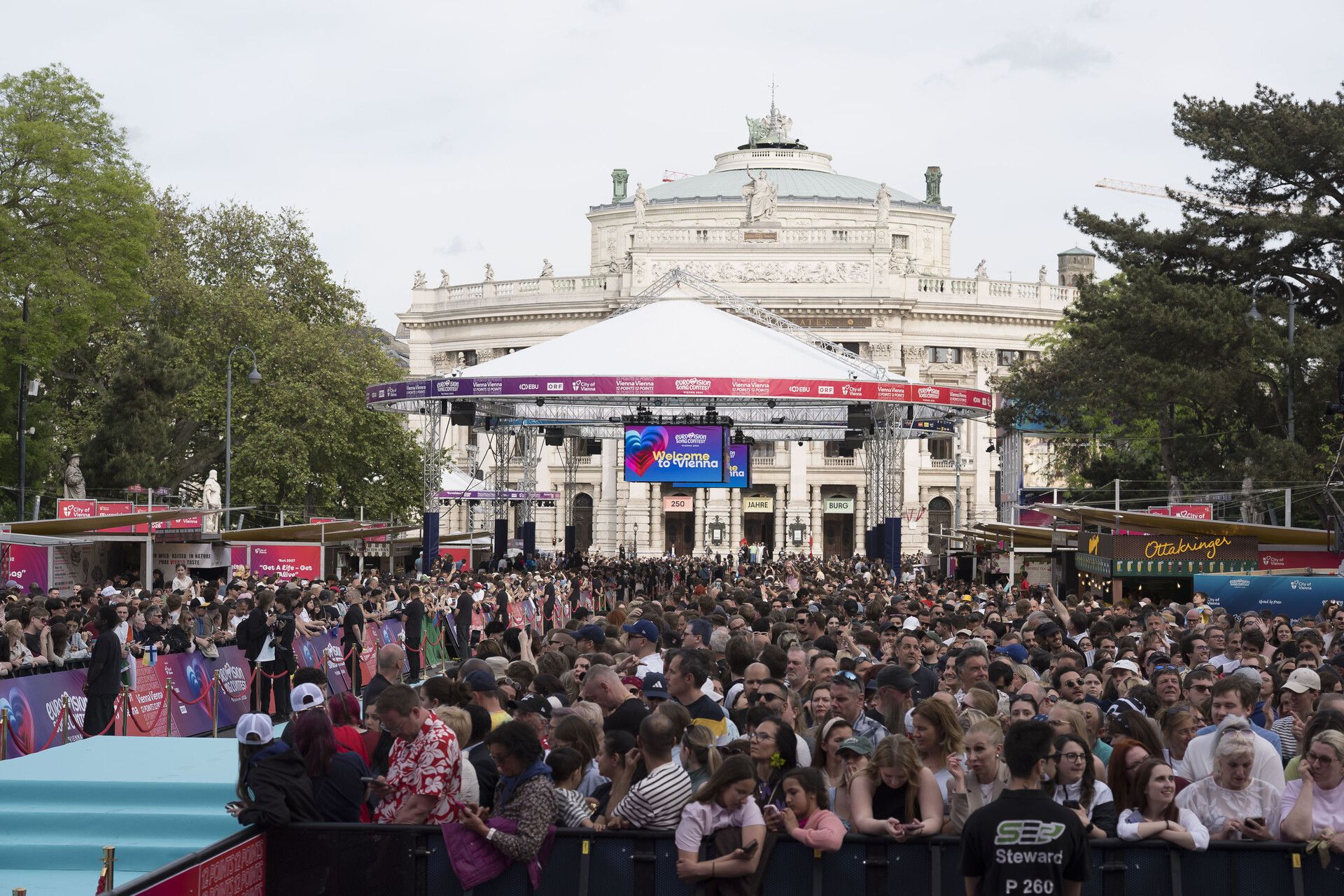 Ganz Wien ist im ESC-Fieber. Manche freuen sich, für andere sind diese Tage eine gröbere Geduldsprobe.