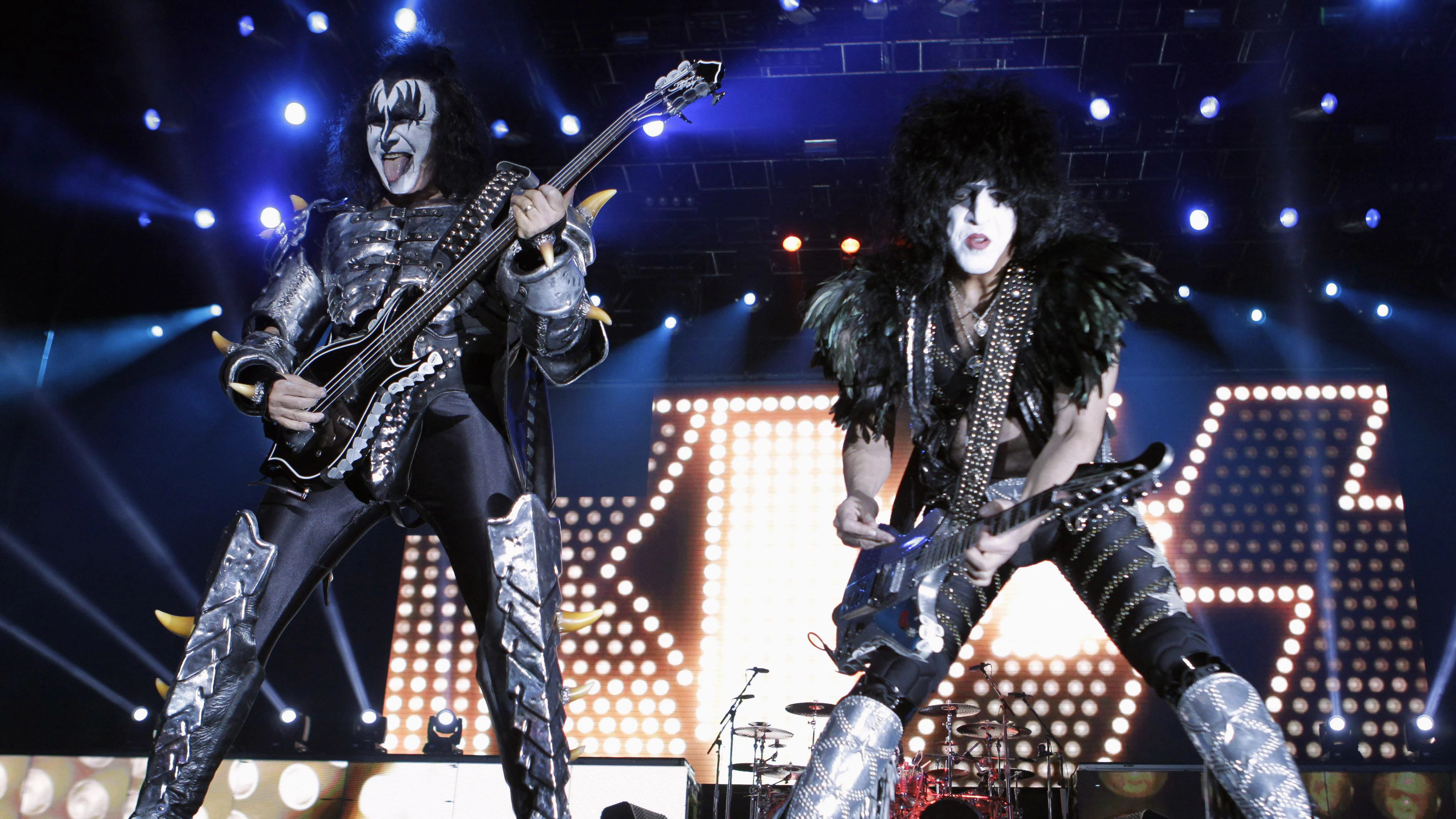Gene Simmons (L) and Paul Stanley of rock band Kiss perform during a concert on their Latin America tour, at the Jockey Club in Asuncion November 12, 2012. REUTERS/Jorge Adorno (PARAGUAY - Tags: ENTERTAINMENT)