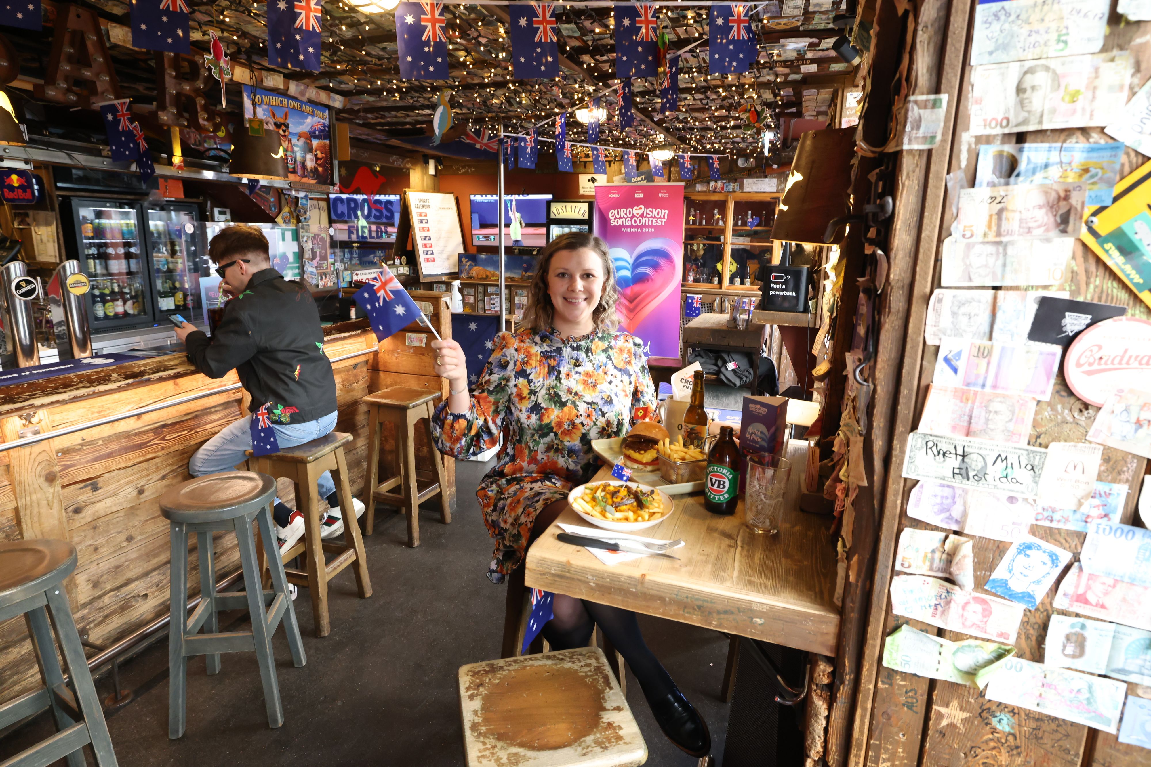Karoline Klezl stimmt im australischen Pub 
