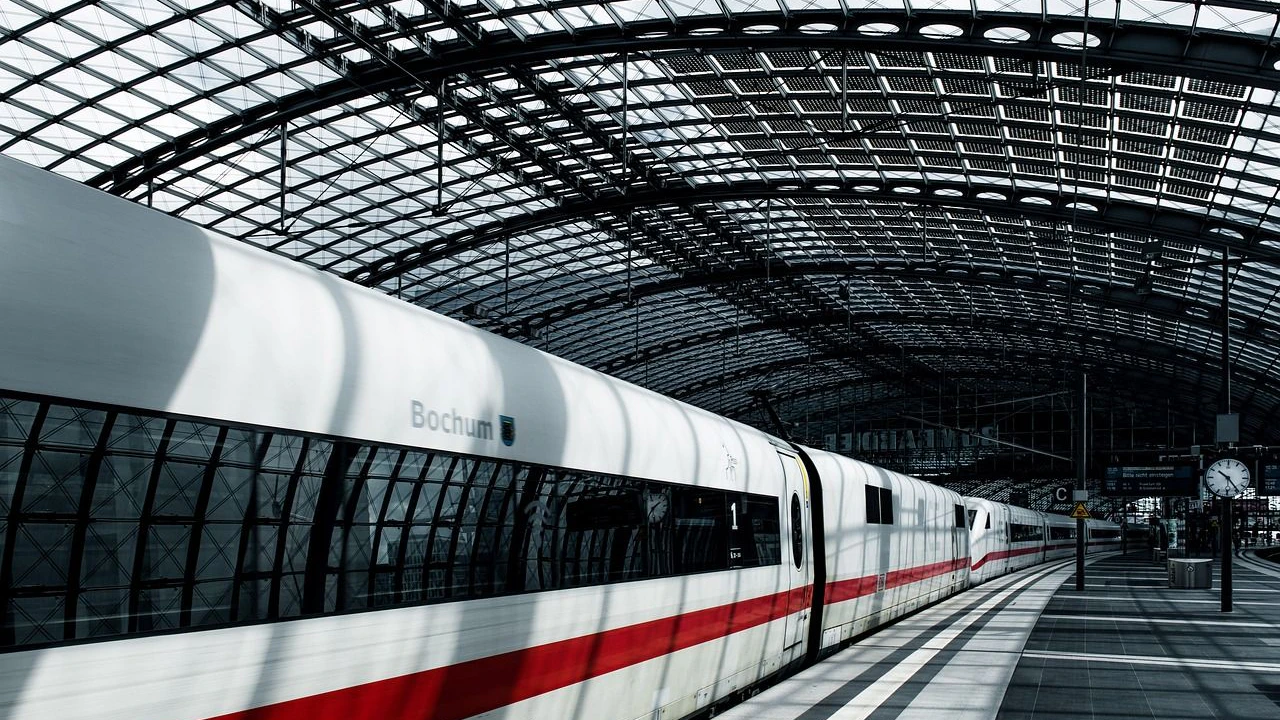 Heute.at - Bahn bringt 100-Euro-Ticket für Familien