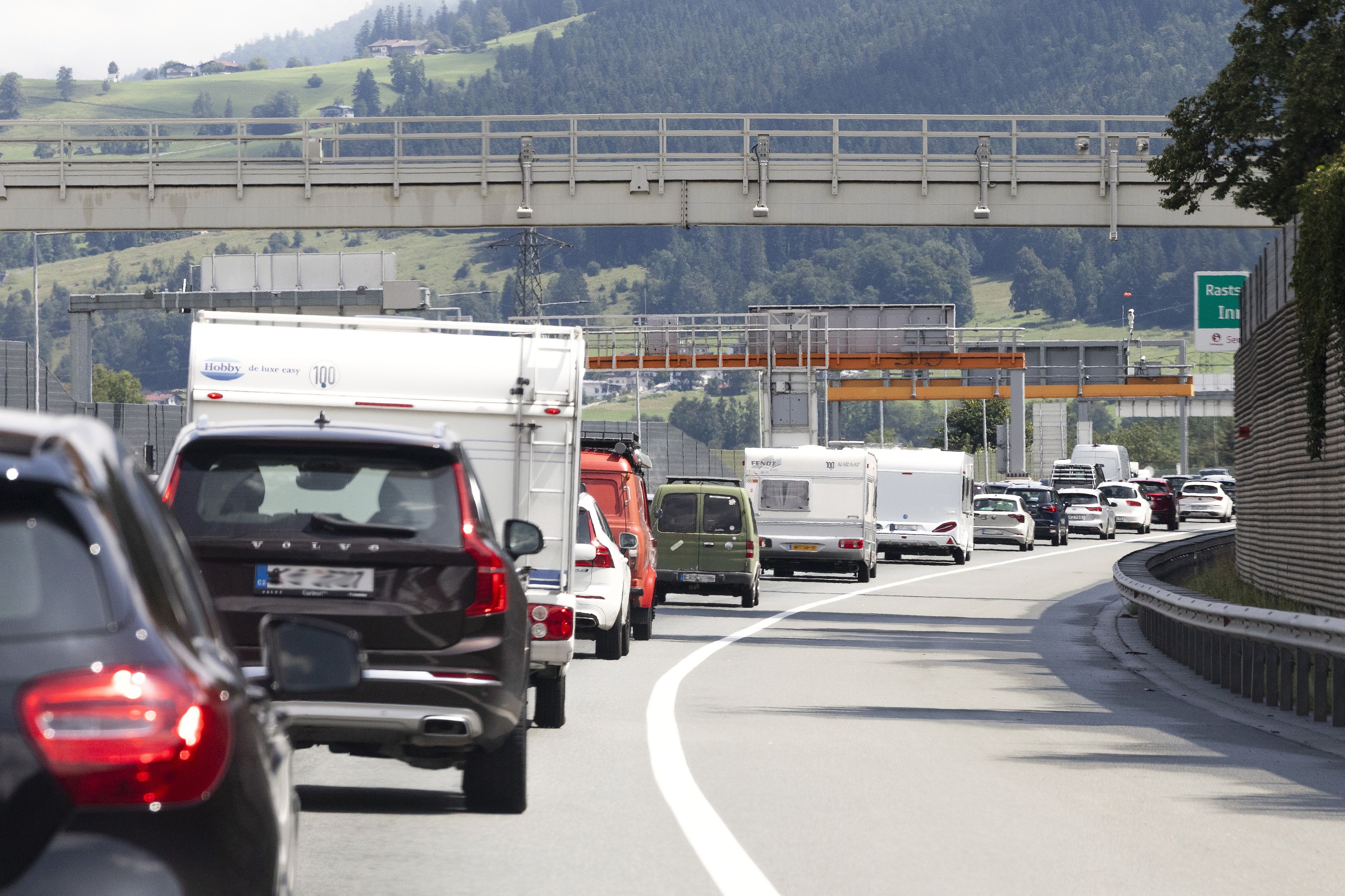 Nicht nur Geldstrafen drohen bei Verkehrssünden im Ausland, auch die Beschlagnahmung des Fahrzeugs oder eine Haftstrafe.
