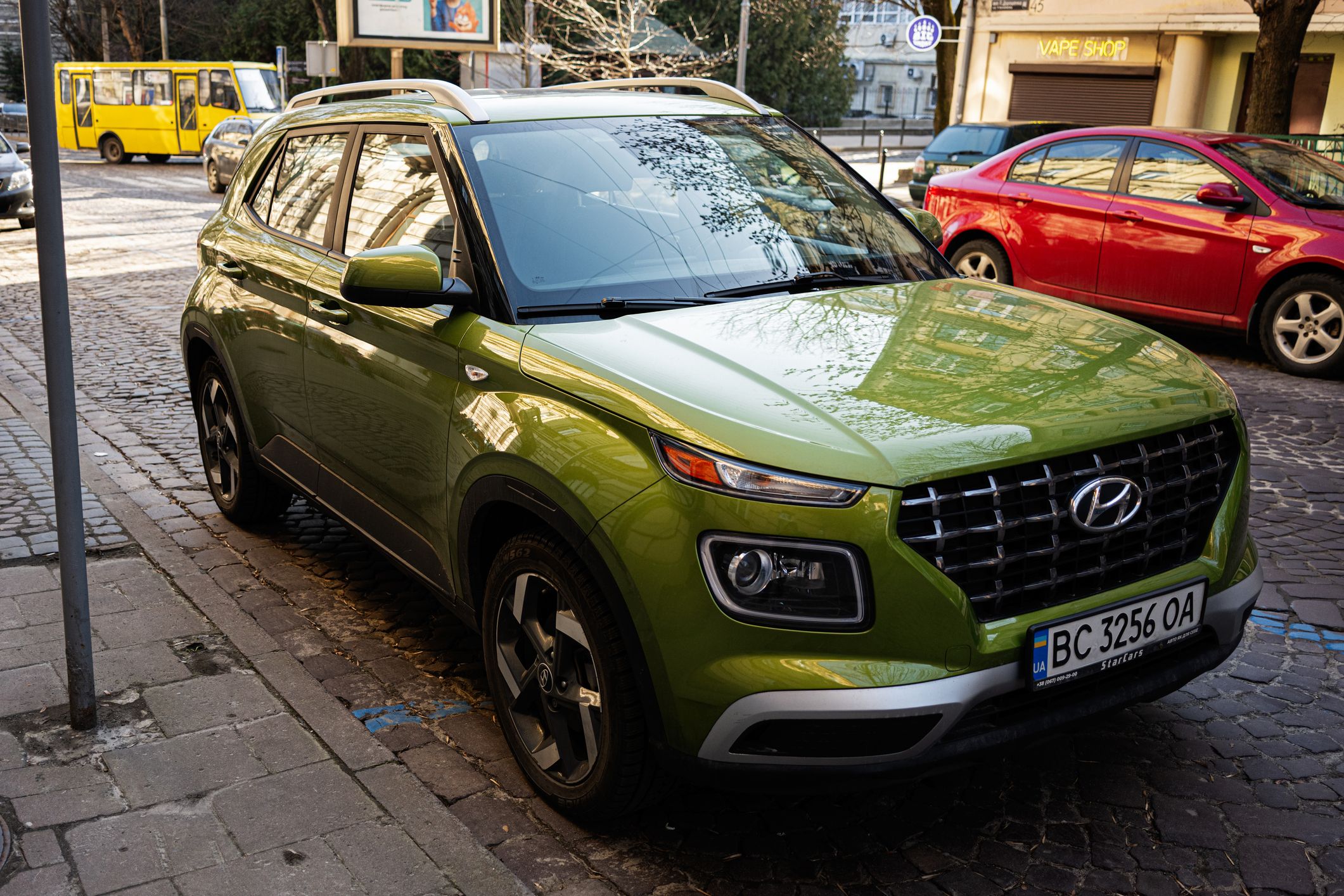 Dass teure Autos mit ukrainischem Kennzeichen in Österreich Steuerprivilegien hatten, sorgte vielfach für Empörung.
