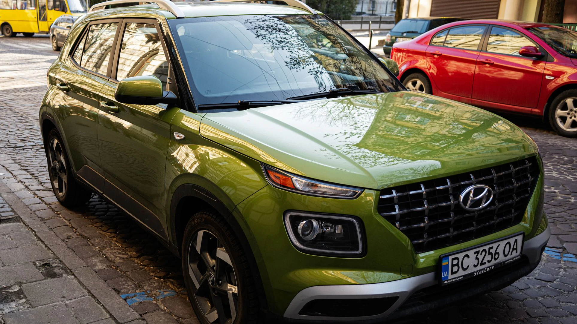Dass teure Autos mit ukrainischem Kennzeichen in Österreich Steuerprivilegien hatten, sorgte vielfach für Empörung.