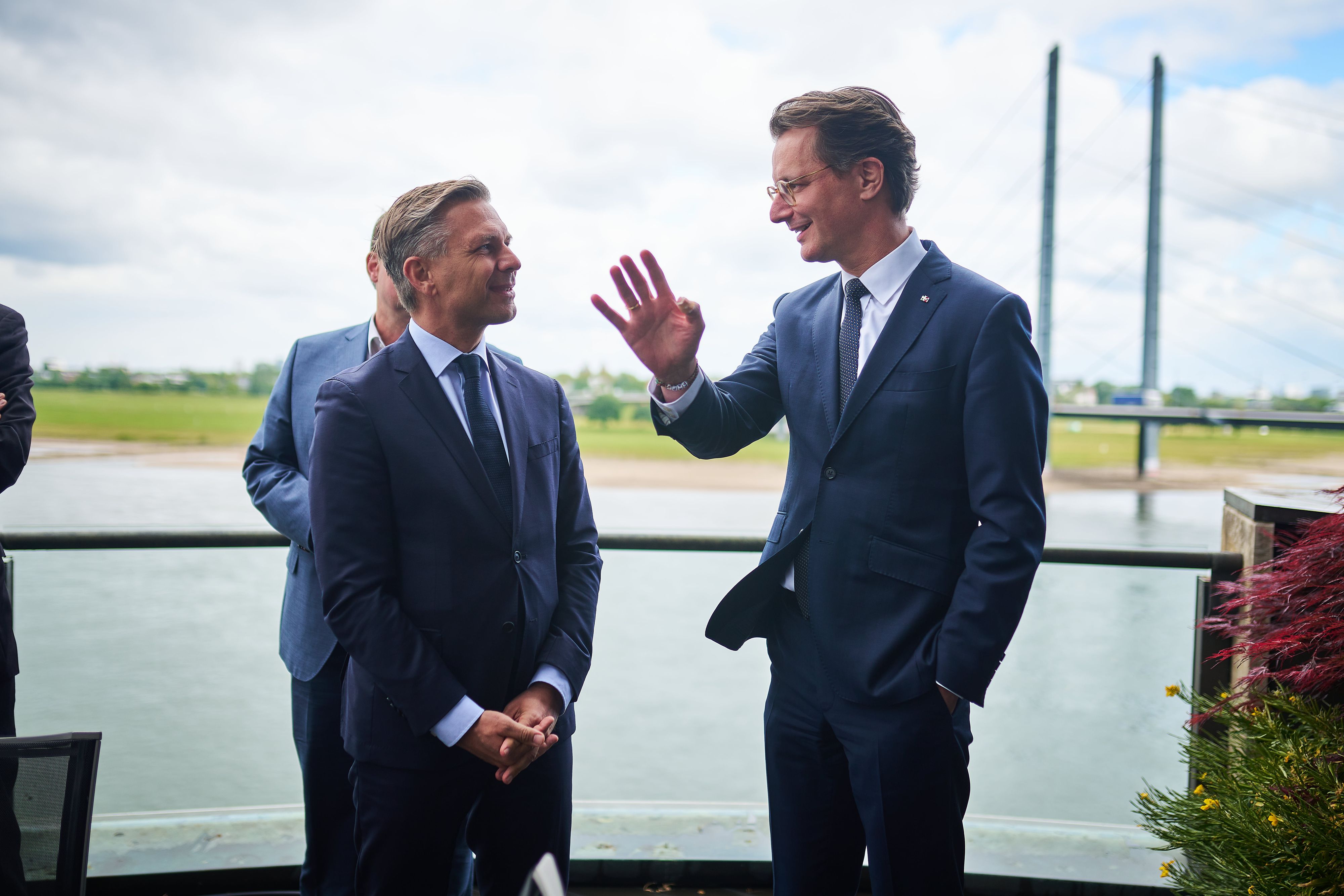 Wirtschaftsminister Hattmannsdorfer (ÖVP) traf in Düsseldorf Nordrhein-Westfalens Ministerpräsidenten Wüst (CDU).                