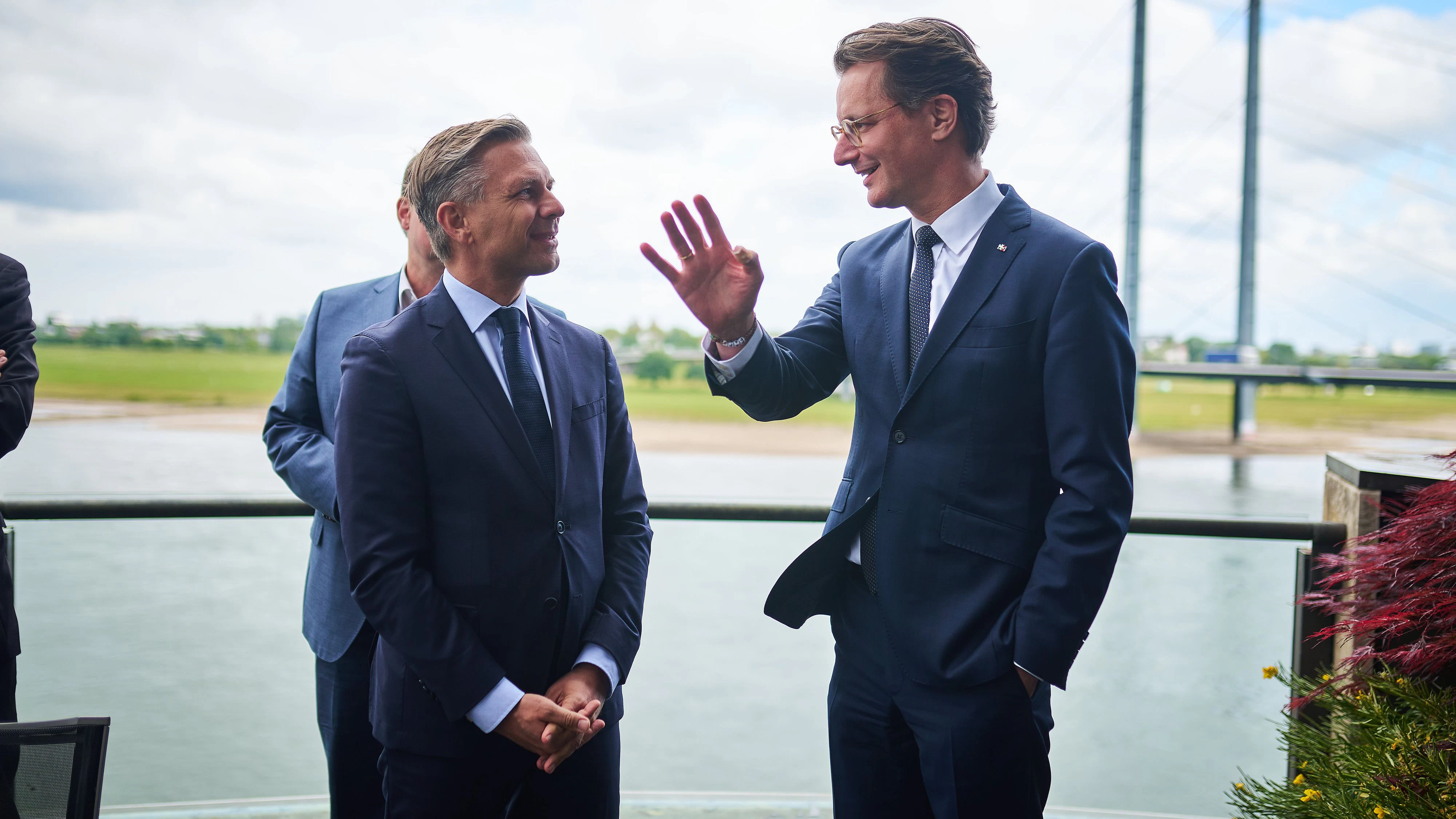 Wirtschaftsminister Hattmannsdorfer (ÖVP) traf in Düsseldorf Nordrhein-Westfalens Ministerpräsidenten Wüst (CDU).                