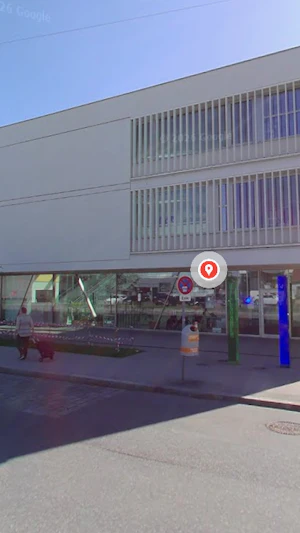 Matura-Schummel in Wien: Schüler nutzen UV-Lampe und Spezialstift bei Mathematikprüfung – Lehrer entdecken Betrugsversuch während Kontrolle.