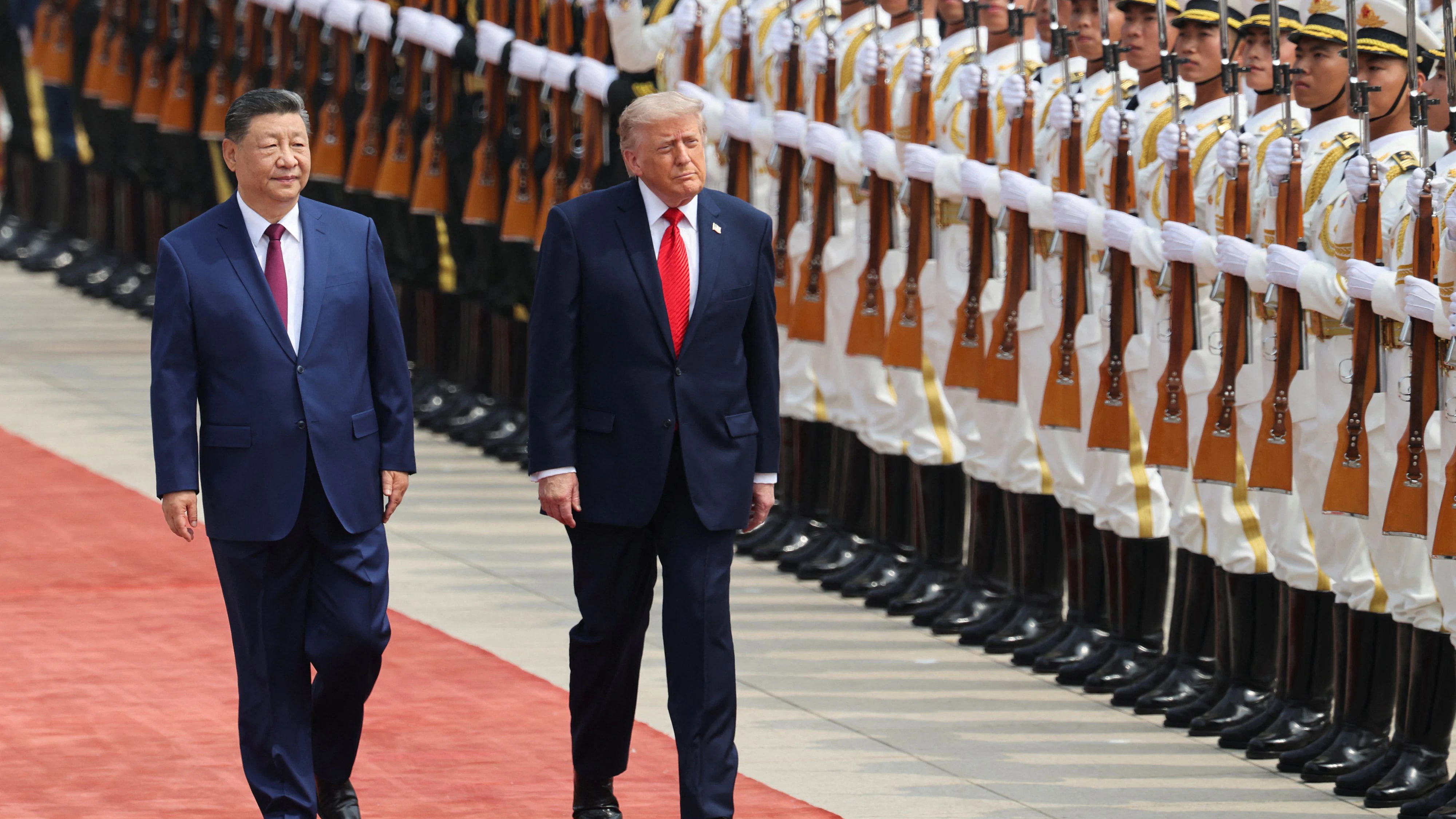 Donald Trump ist am Mittwoch (13. Mai 2026) nach Peking gereist. Es ist der erste Besuch eines US-Präsidenten in China seit fast zehn Jahren. Mehr als zwei Stunden lang sprachen die beiden Staatschefs über internationale Krisen und die angespannten Beziehungen zwischen den USA und China.