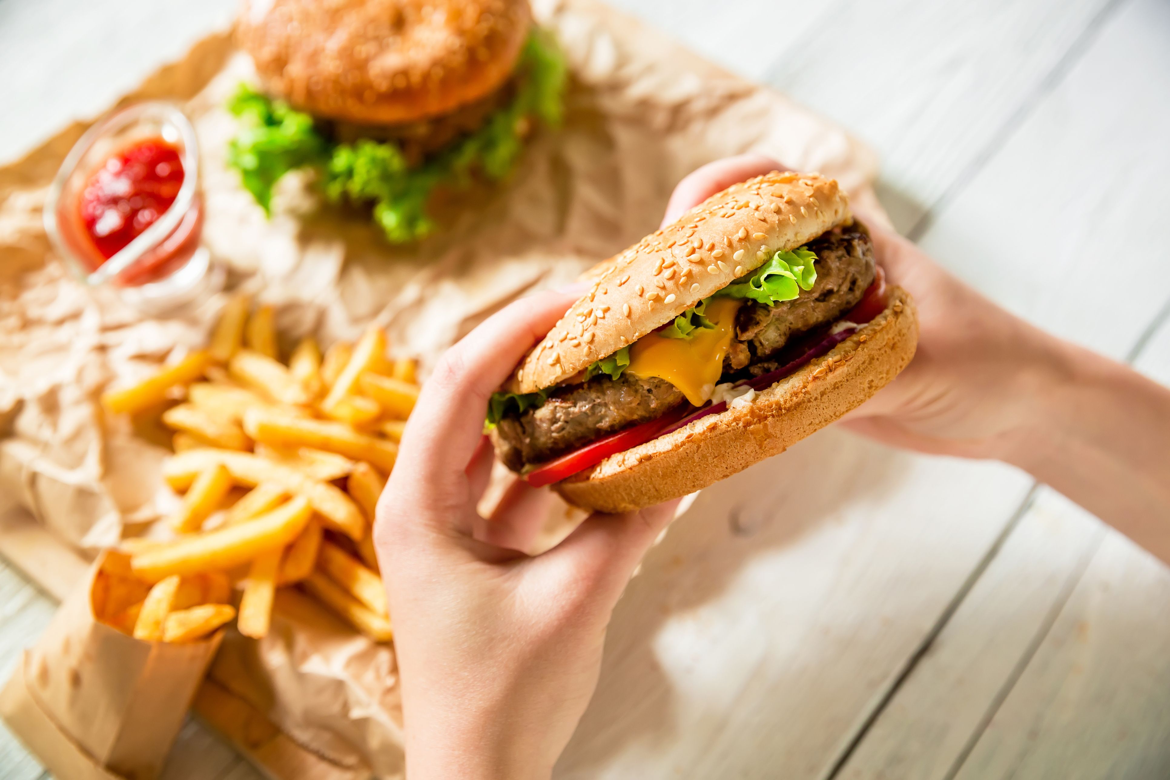 Komplett-Menü für unter 15 Euro: Hohe Preise in der Gastronomie bescheren Fast-Food-Ketten Traumumsätze.