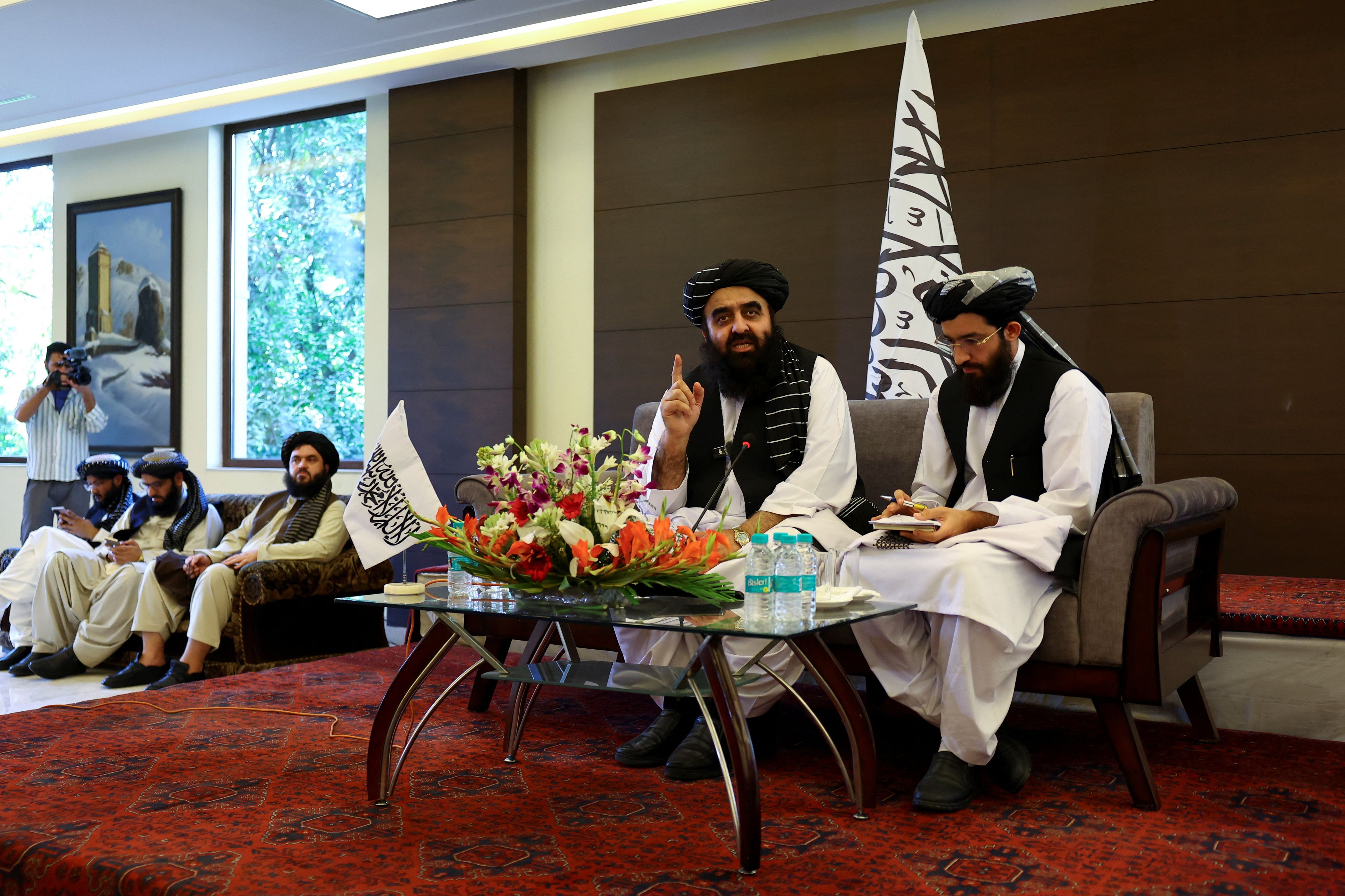 Taliban-Außenminister Amir Khan Muttaqi sucht Praktikanten für die afghanischen Vertretungen in Deutschland