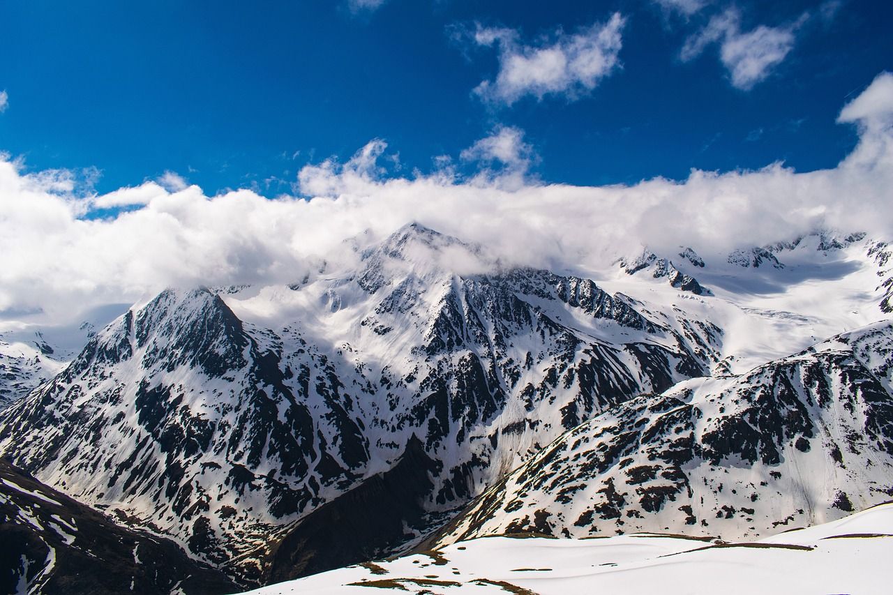 Schnee in den Alpen im Mai