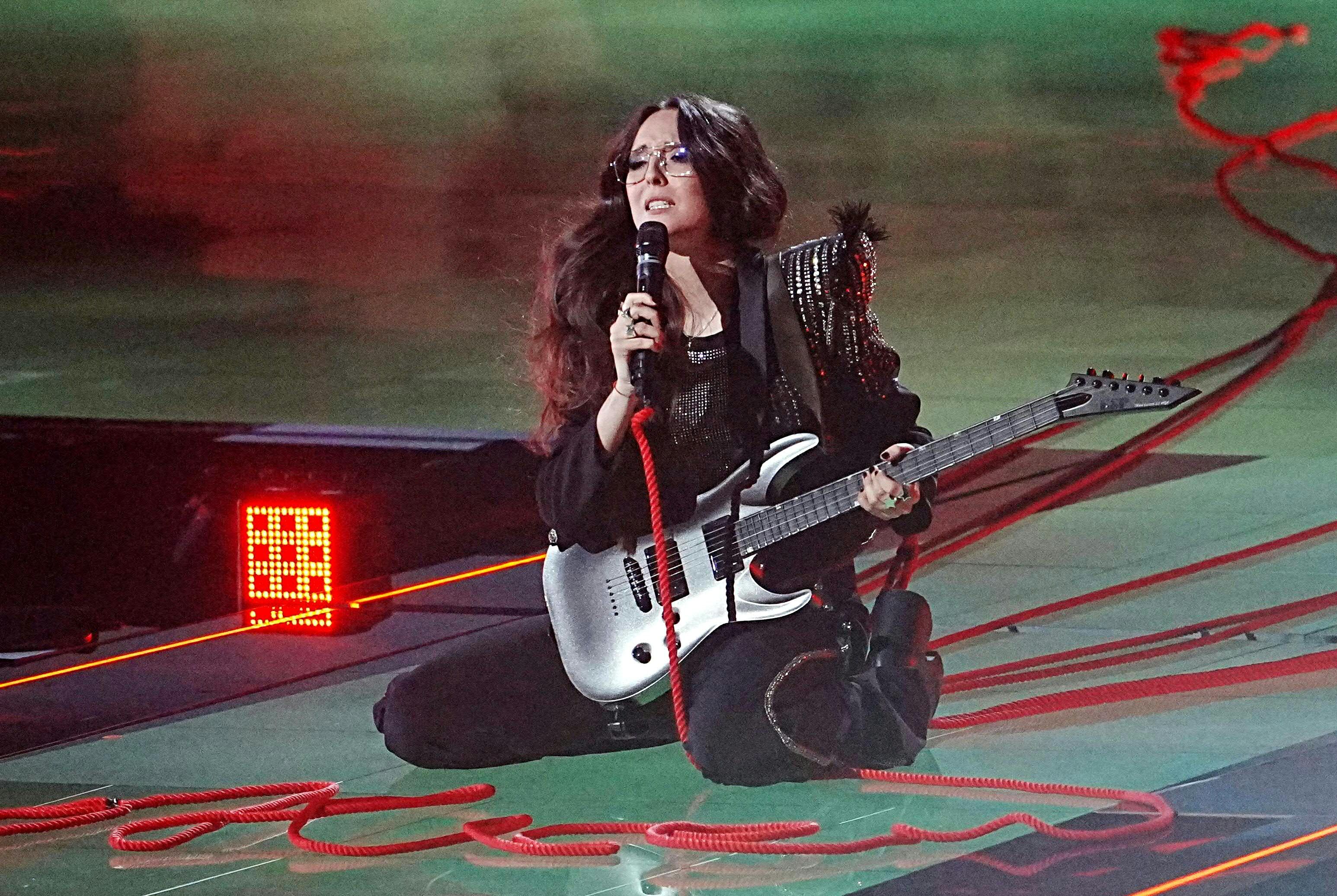Veronica Fusaro sang 