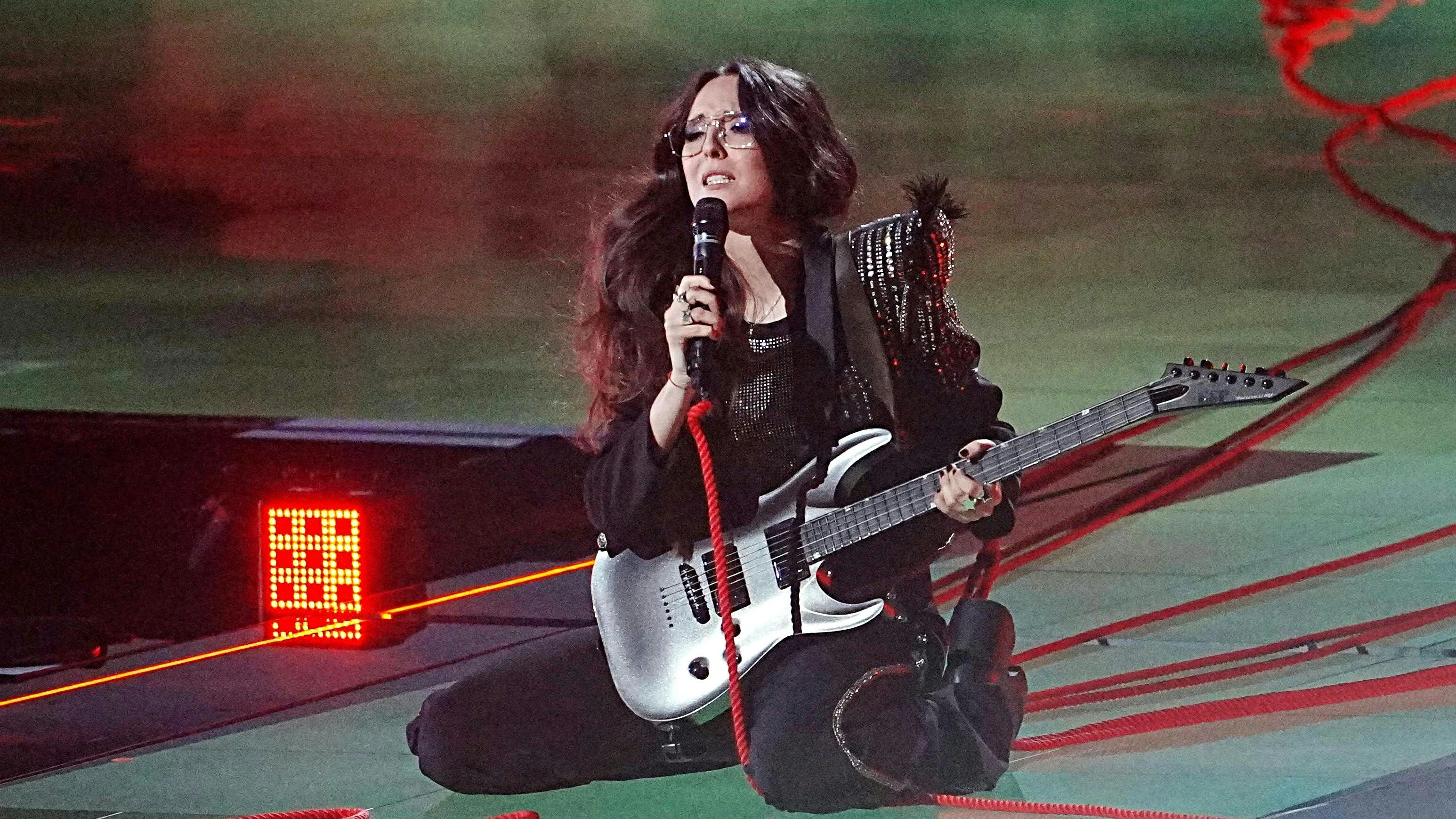 Veronica Fusaro sang "Alice".