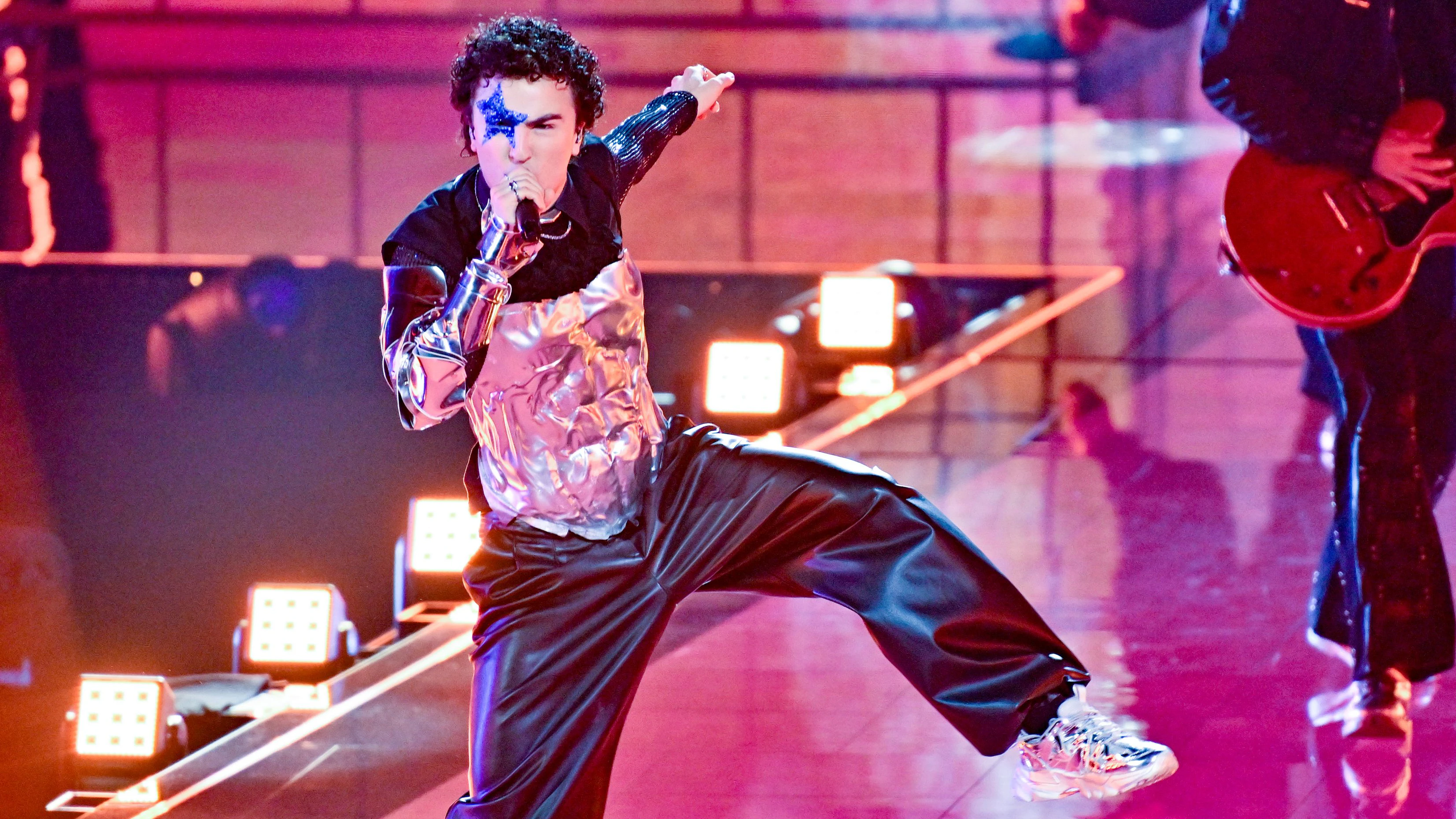 Mit diesem Stahl-Sixpack heizt Cosmó die ESC-Halle ein.