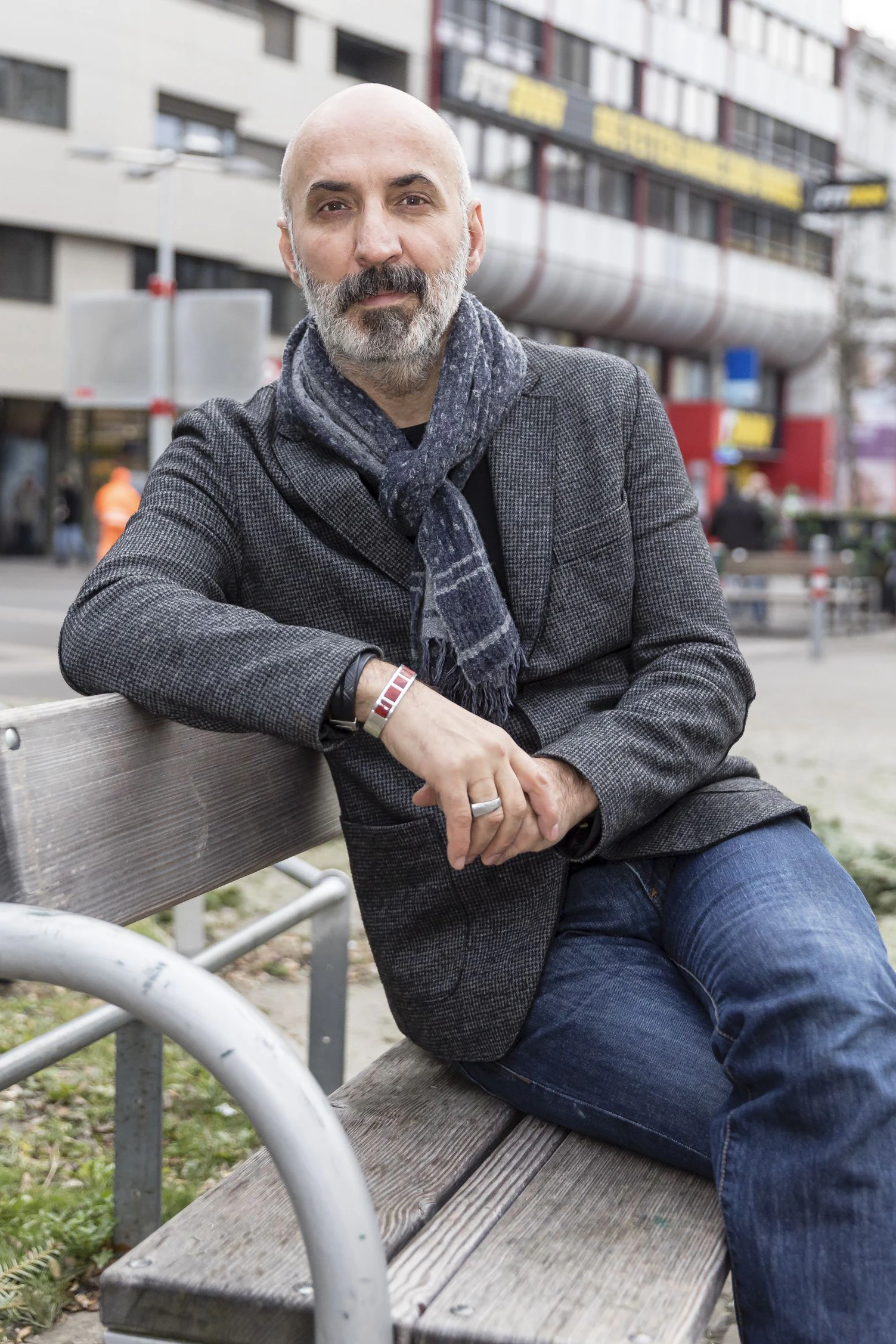 "Teile der männlichen Muslime tragen ihre Religion mit Stolz und einem Überlegenheitsgefühl vor sich her": Kenan Güngör am Keplerplatz