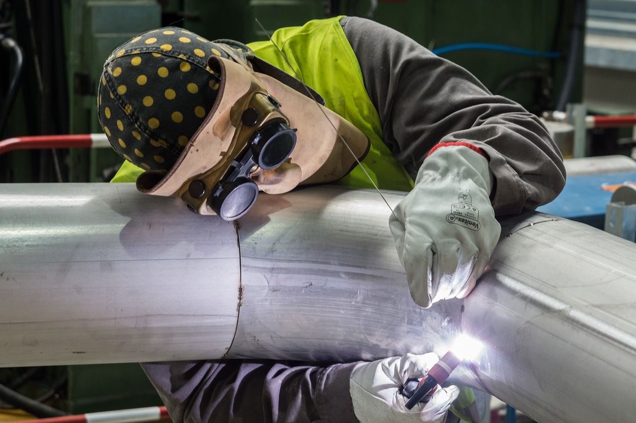 Fabrikarbeiter beim Schweißen