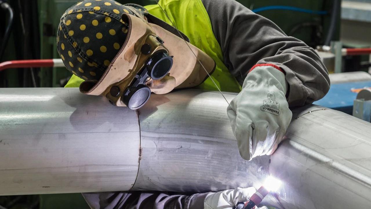 Fabrikarbeiter beim Schweißen