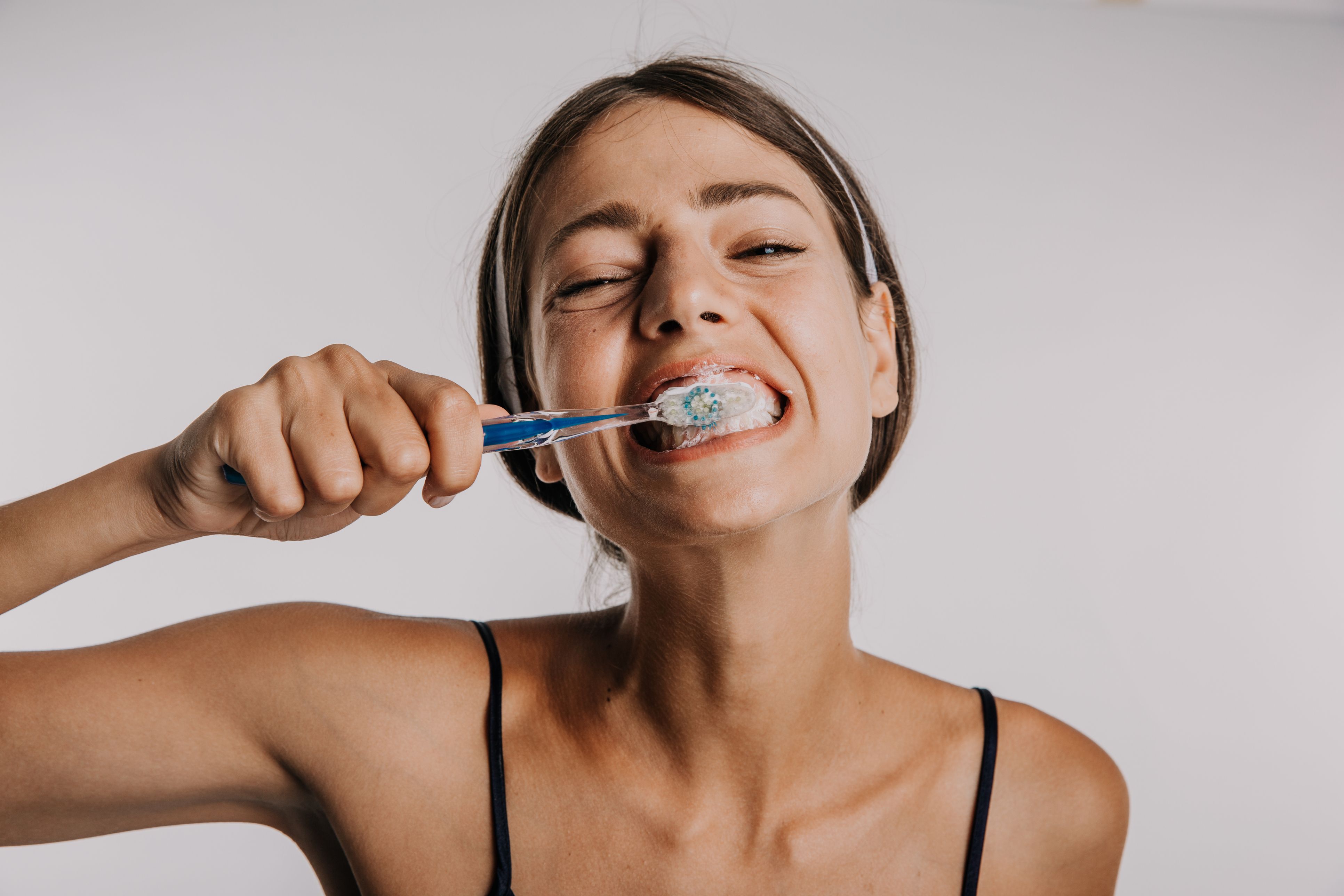 Heute.at - Mikroplastik landet sogar beim Zähneputzen im Mund