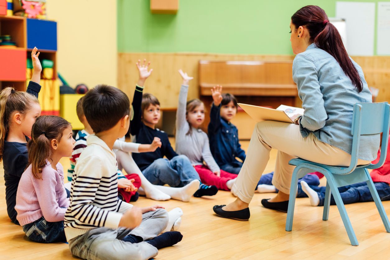 Kindergarten-Pädagogin ließ sich angeblich auf Affäre mit 14-Jährigem ein. 