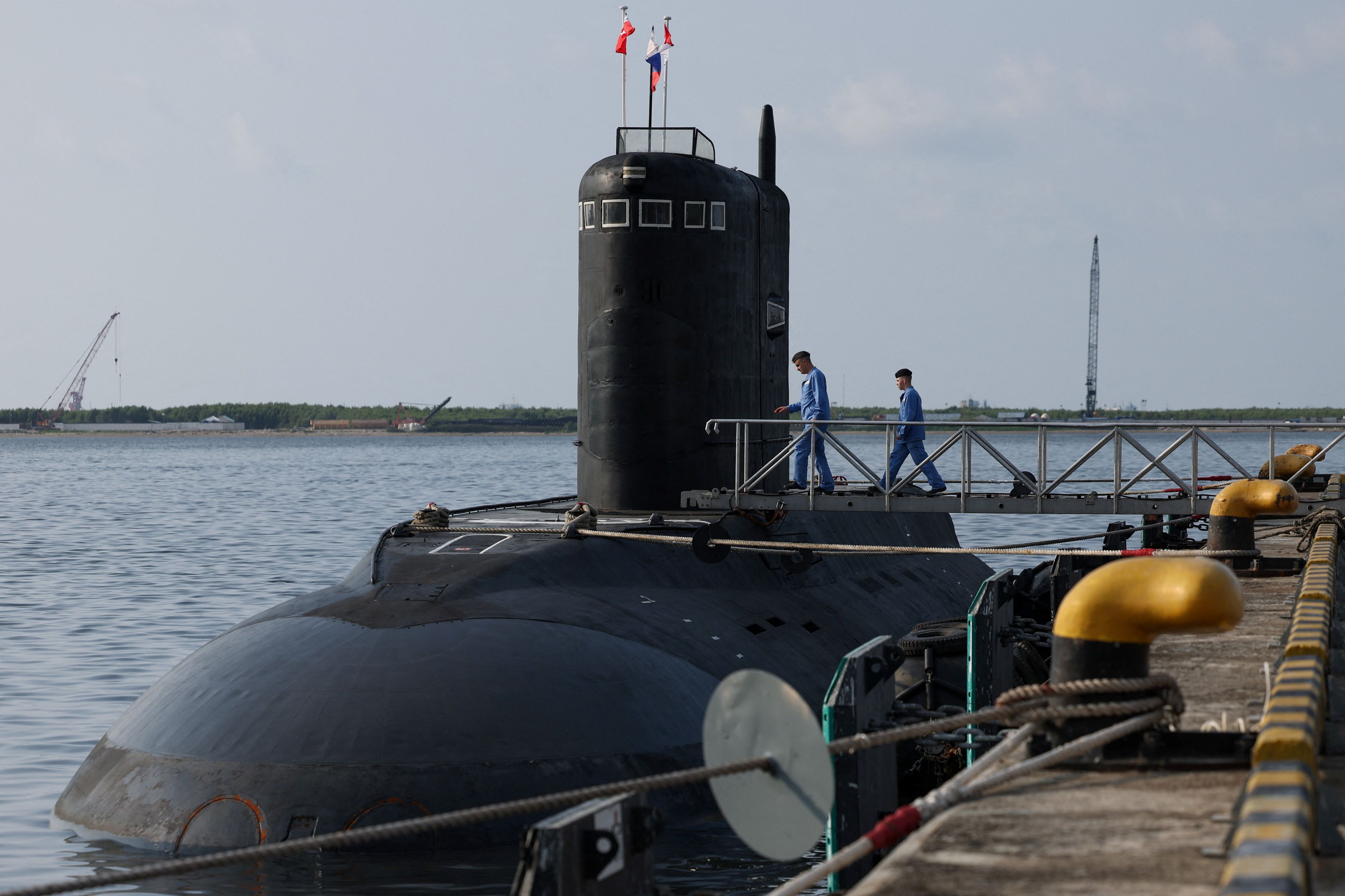 Heute.at - Neue Satelliten-Bilder zeigen russische U-Boot-Basis