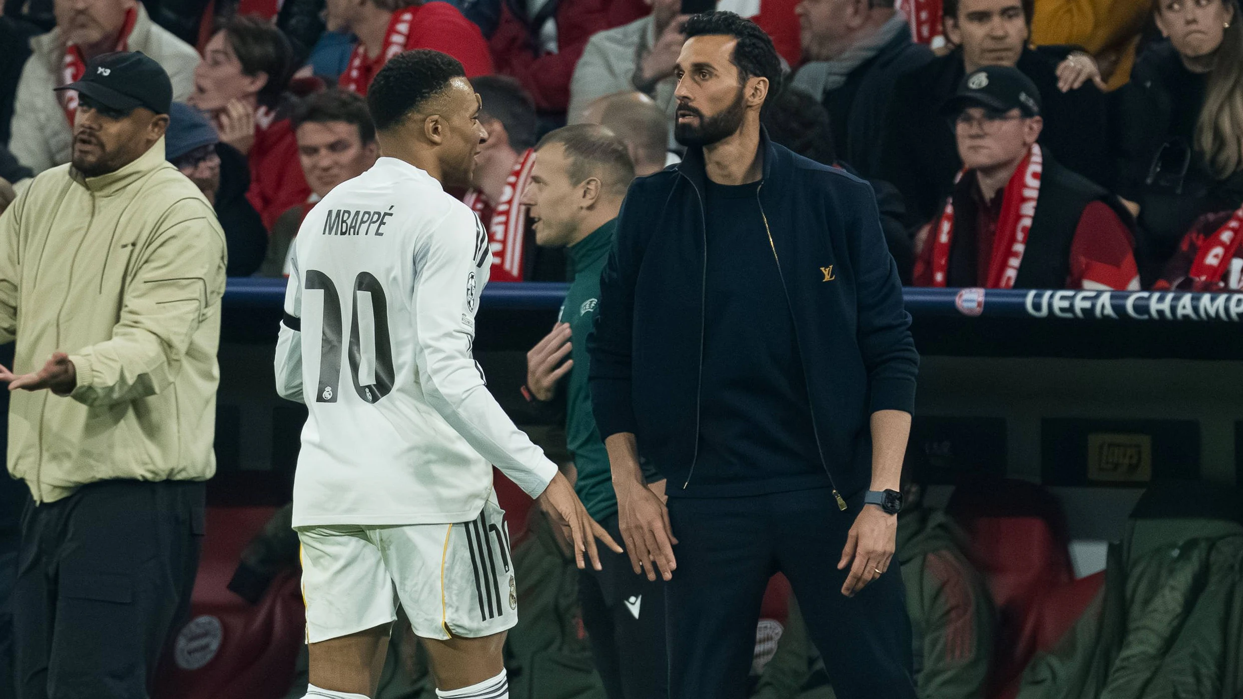 GER, Bavaria, Munich, Fussball, FC Bayern Munich - Real Madrid CF, at the Allianz Arena, Munich, Champions League, Quarter finals, second leg, April 15, 2026, from left: Vincent Kompany FC Bayern Muenchen, Trainer, Kylian Mbappe Real Madrid CF, 10, Alvaro Arbeloa Real Madrid CF, Trainer, Reaktionen nach dem Tor, gestikulieren, emotionen, reactions after the goal, gestures, emotions UEFA regulations prohibit any use of photographs as image sequences and or quasi-video, Munich Allianz Arena Bavaria Germany Copyright: xMichaelxNibelx