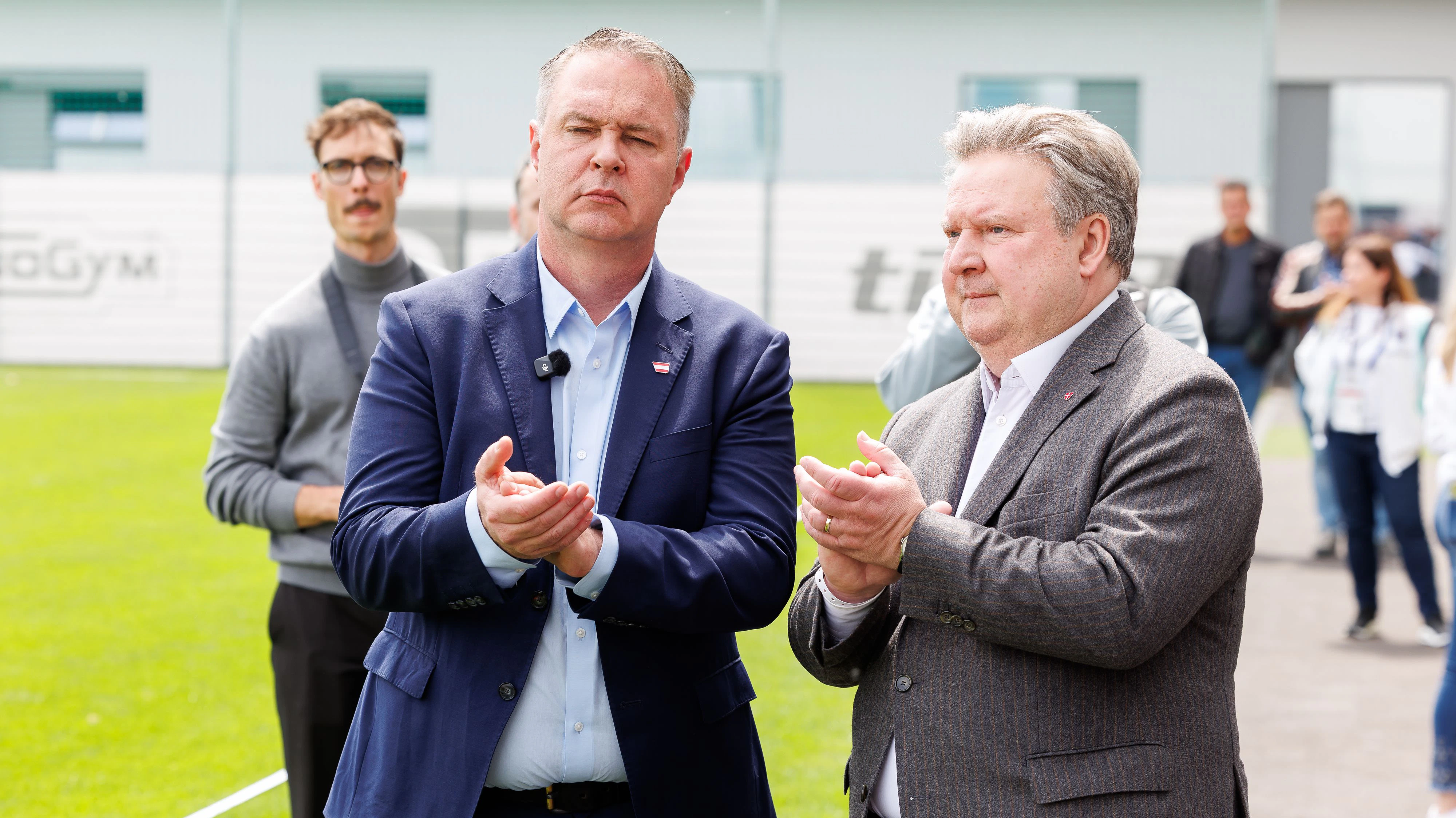 Du Andi, wenn du auf den Postenschacher beim ORF angesprochen wirst, dann mach's wie ich ...