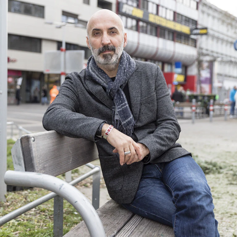 "Je religiöser die Jugendlichen, desto problematischer ihre Einstellungen": Der Soziologe Kenan Güngör hat für die Stadt Wien untersucht, wie muslimische Schüler denken. Was die Zahlen sagen, was er aus den Ergebnissen herausliest und wovor er warnt.