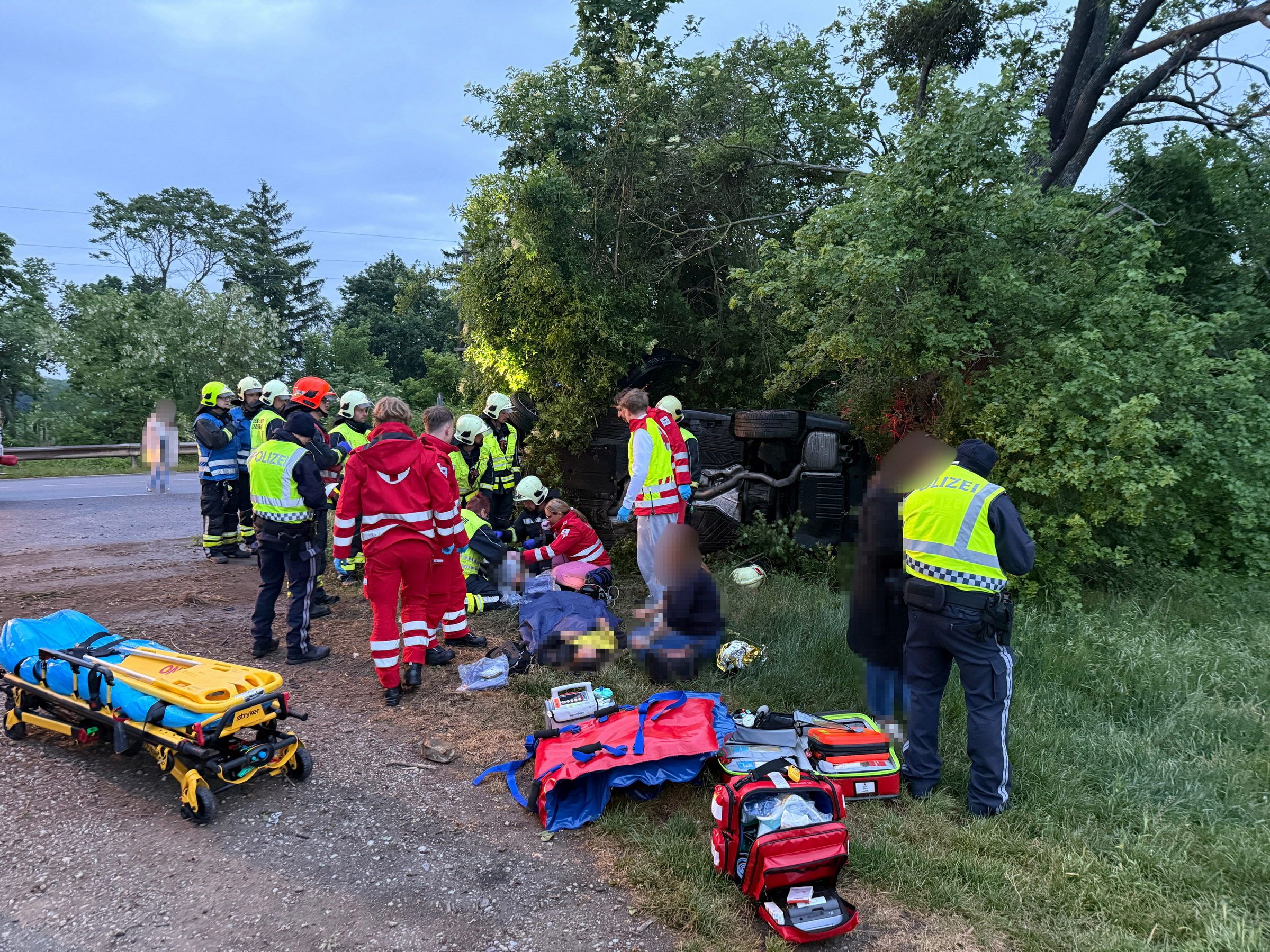 Der Lenker wurde bei dem Unfall schwer verletzt.