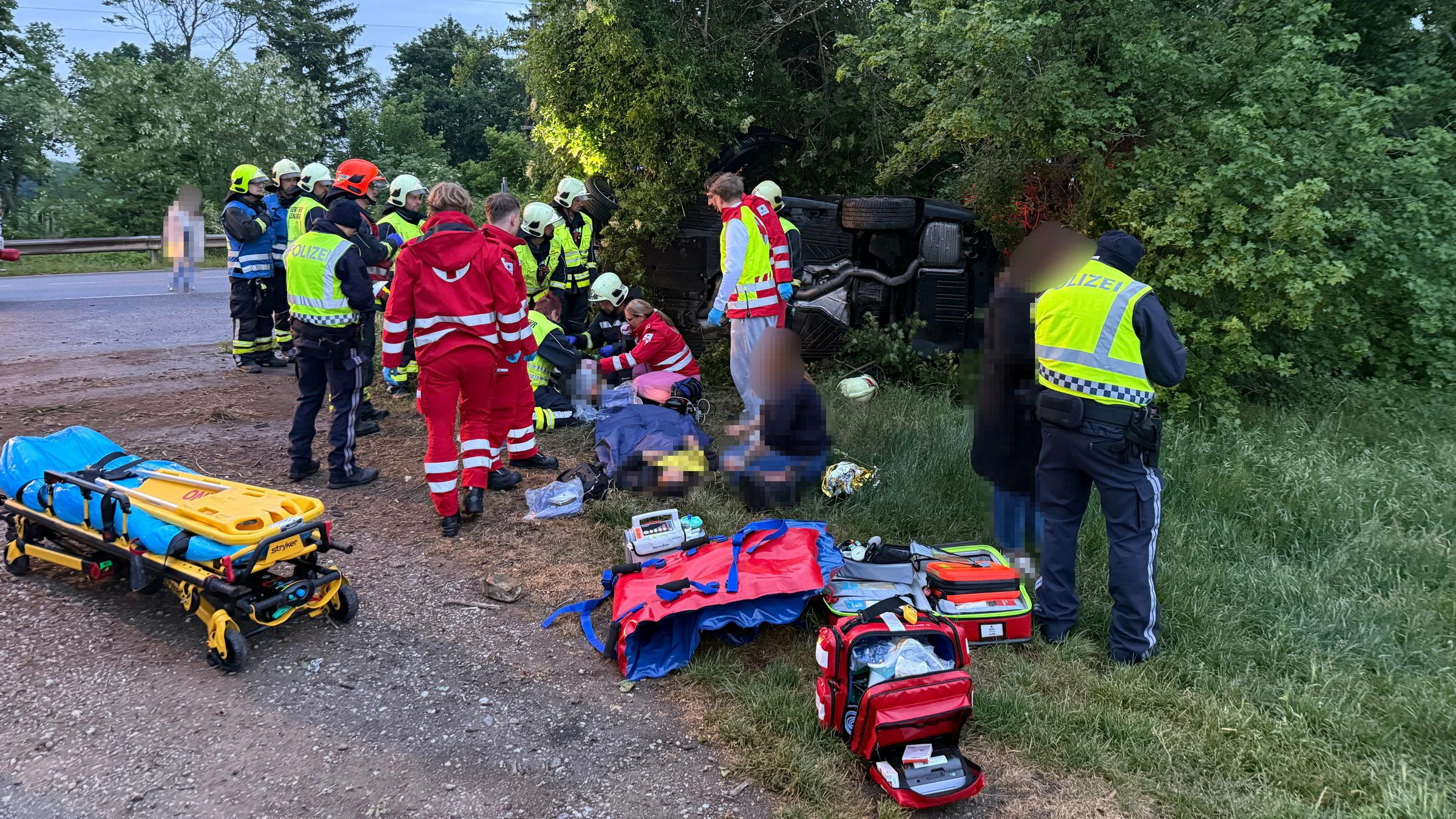 Der Lenker wurde bei dem Unfall schwer verletzt.