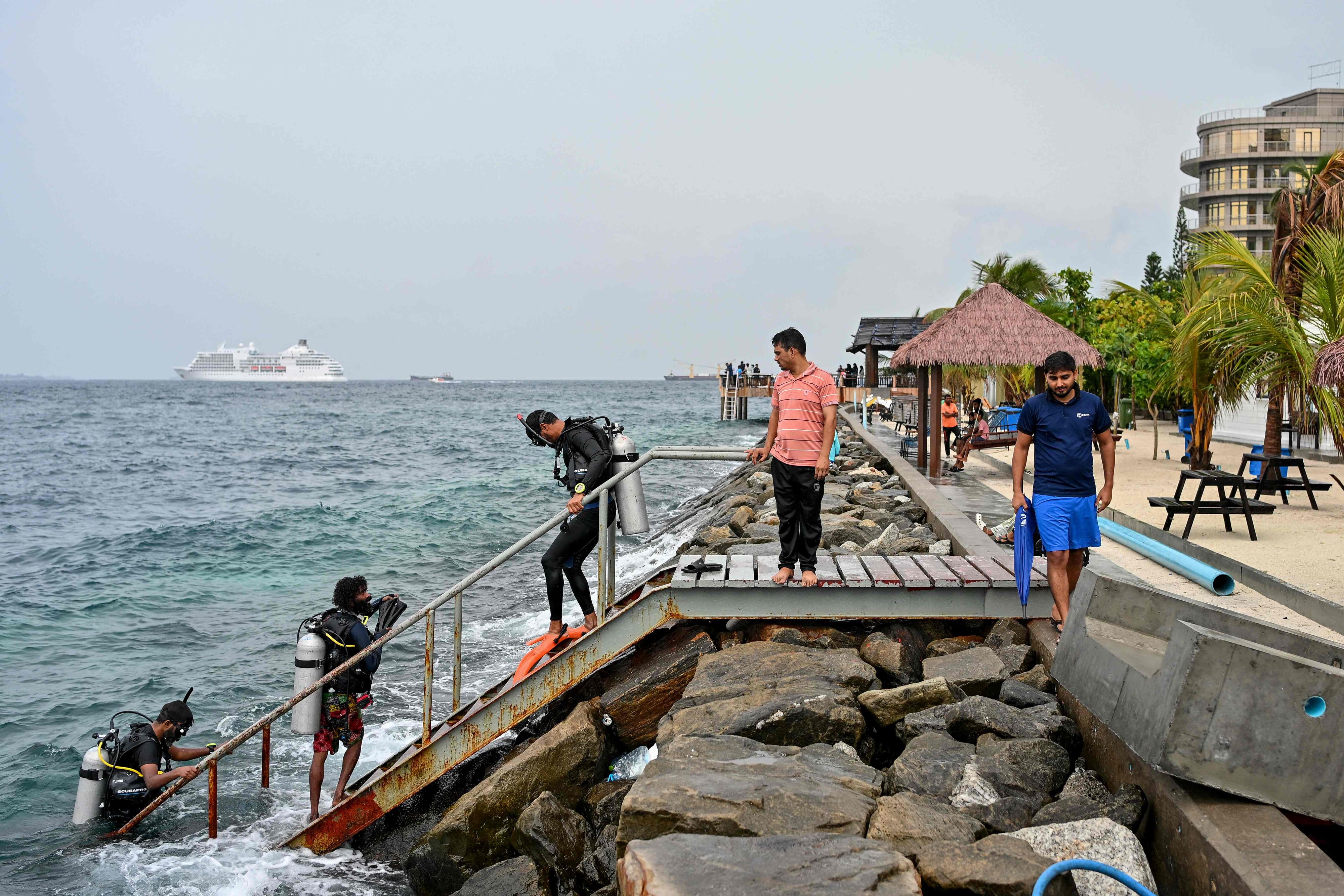 Bei einem Tauchausflug auf den Malediven sind fünf Italiener ums Leben gekommen. Die Leichen der Vermissten wurden nach einer Suchaktion im Vaavu-Atoll entdeckt.