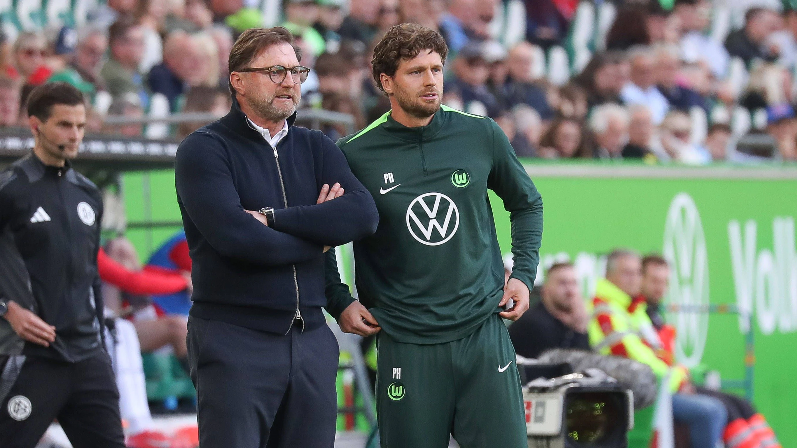 26.04.2025, xgox, Fussball 1.Bundesliga, VfL Wolfsburg - SC Freiburg emspor, v.l. Ralph Hasenhuettl Hasenhüttl, Wolfsburg, Trainer. Patrick Hasenhuettel Hasenhüttl, Wolfsburg, Co-Trainer DFL/DFB REGULATIONS PROHIBIT ANY USE OF PHOTOGRAPHS as IMAGE SEQUENCES and/or QUASI-VIDEO Wolfsburg *** 26 04 2025, xgox, Soccer 1 Bundesliga, VfL Wolfsburg SC Freiburg emspor, v l Ralph Hasenhuettl Hasenhüttl, Wolfsburg, Coach Patrick Hasenhuettel Hasenhüttl, Wolfsburg, Co Coach DFL DFB REGULATIONS PROHIBIT ANY USE OF PHOTOGRAPHS as IMAGE SEQUENCES and or QUASI VIDEO Wolfsburg
