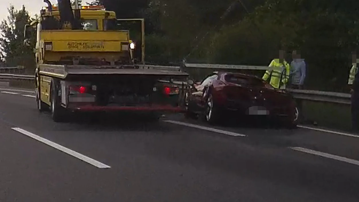 Beide Autoinsassen blieben unverletzt – der Wagen erlitt jedoch einen Totalschaden.