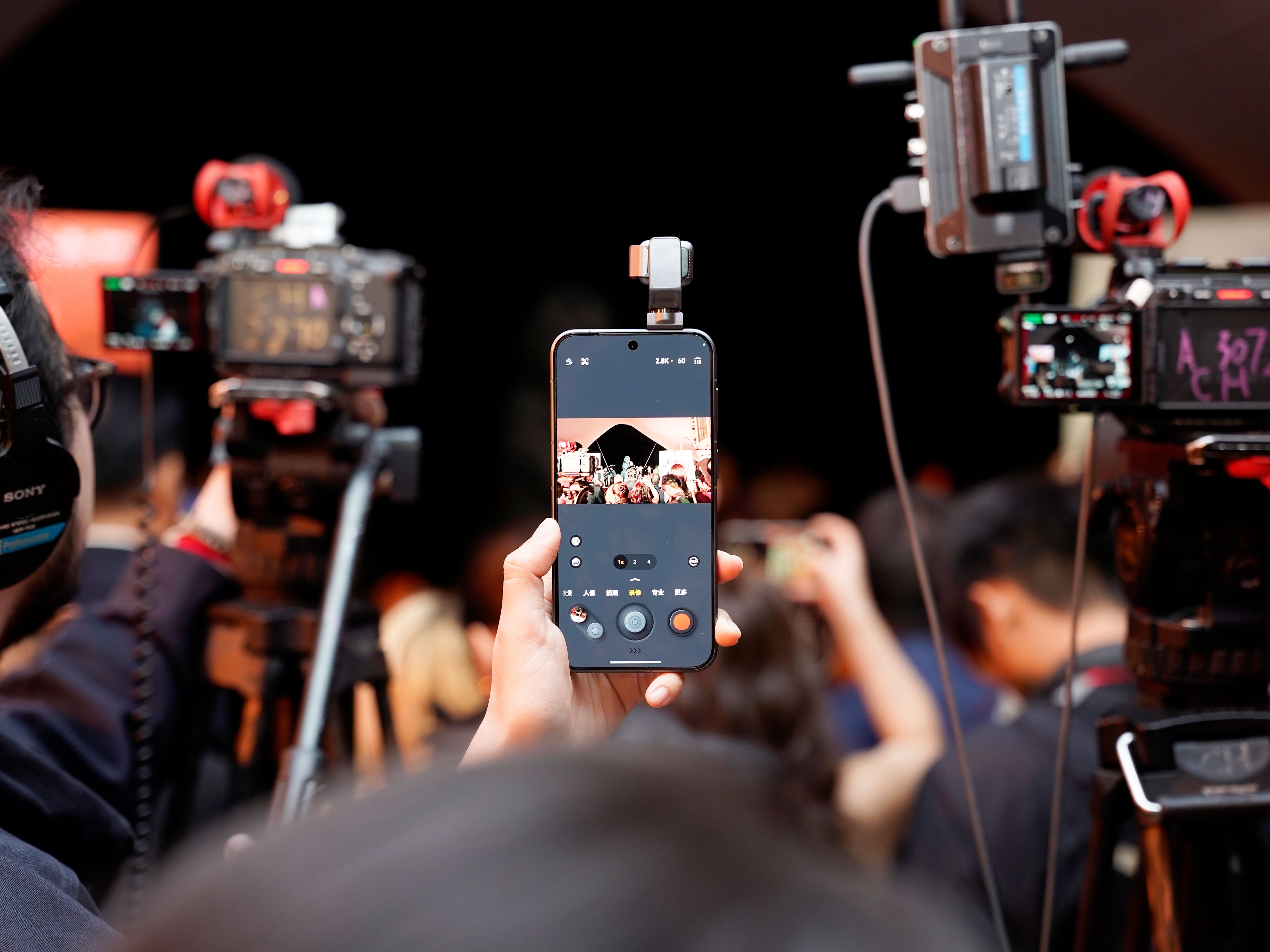 Das Robot Phone soll laut Hersteller ein besonders kompaktes 4DoF-Gimbal-System besitzen.