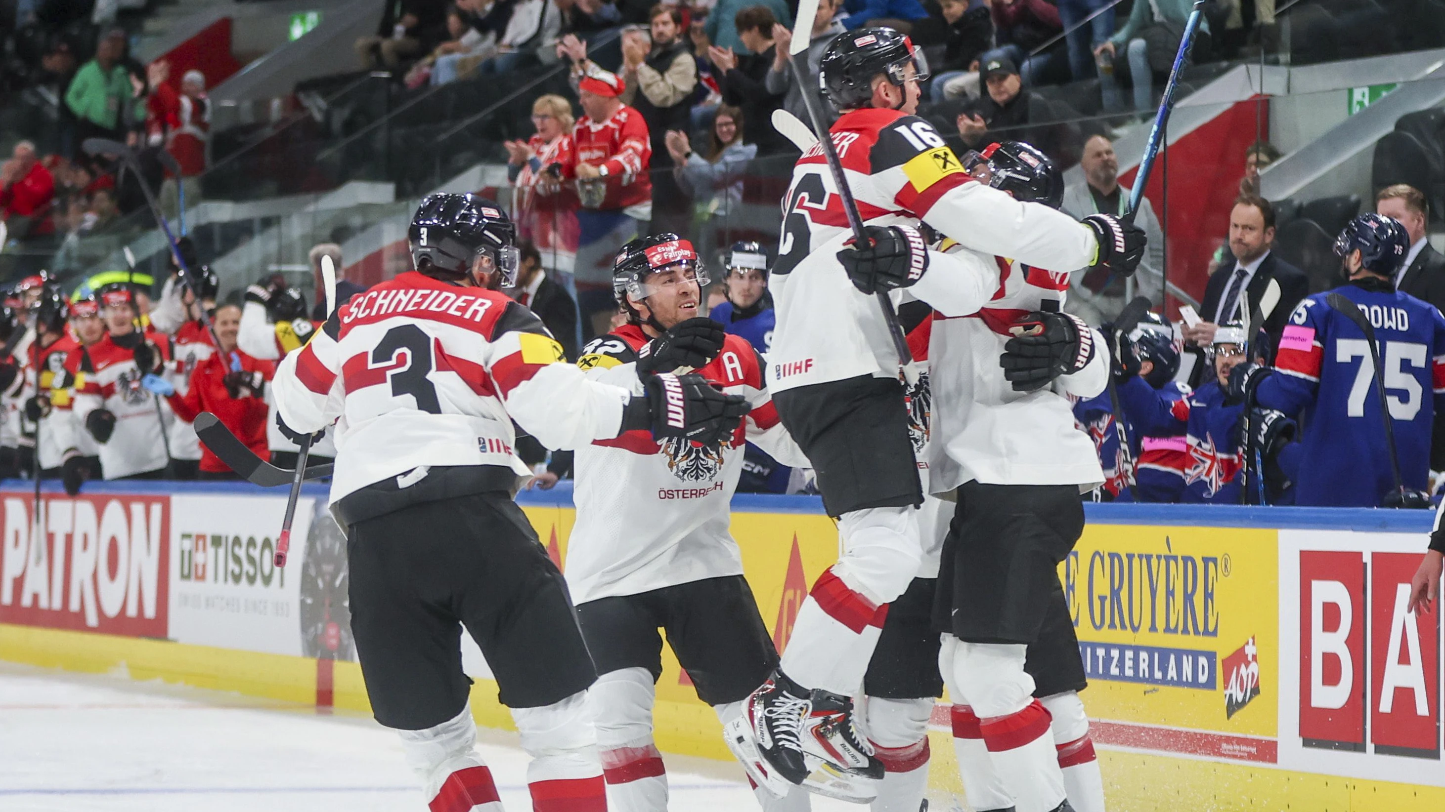 ZURICH,SWITZERLAND,16.MAY.26 - ICE HOCKEY - IIHF Ice Hockey World Championship 2026, group stage, Austria vs Great Britain. Image shows the rejoicing of AUT. Photo: GEPA pictures/ Matic Klansek