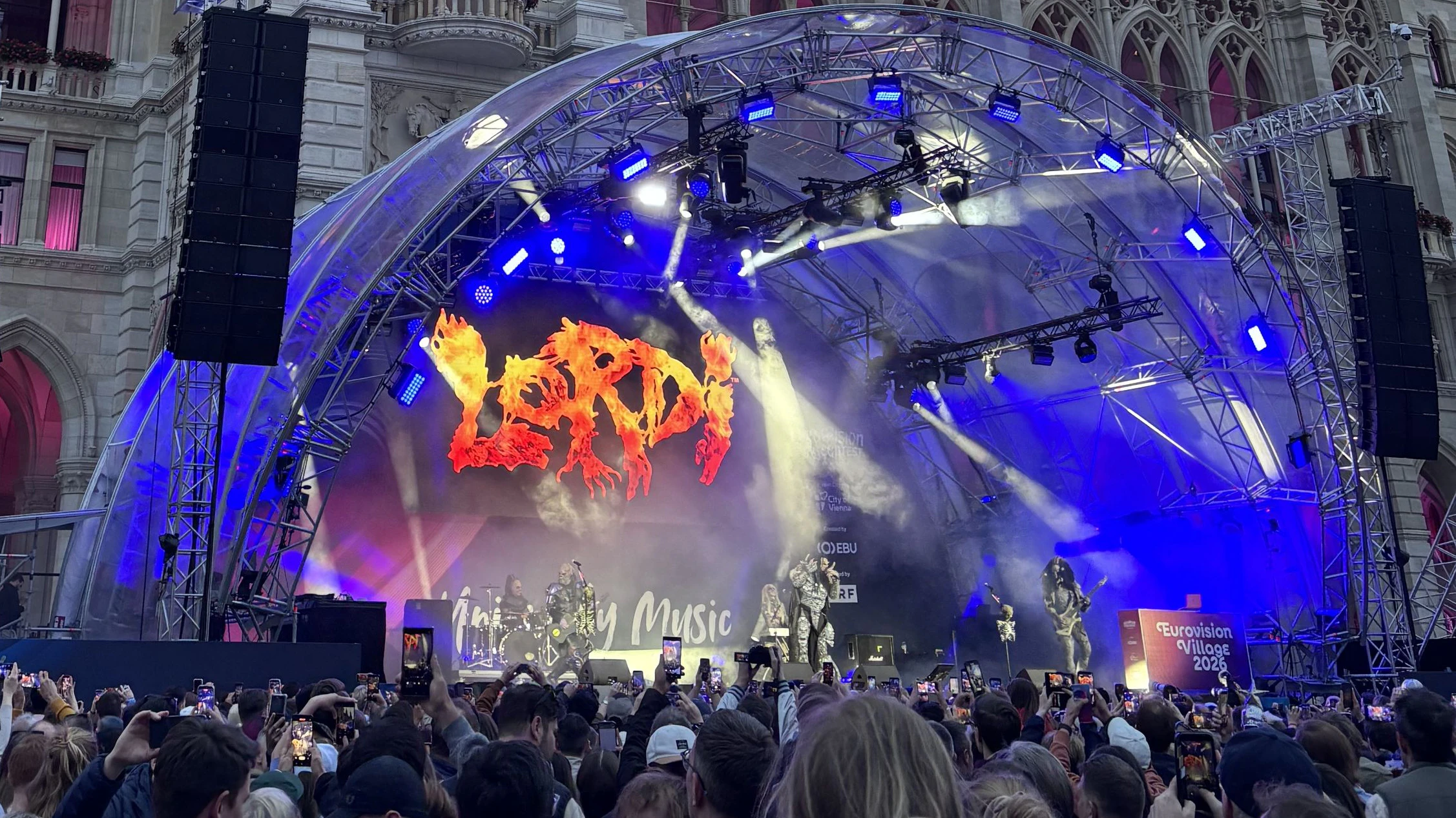 Lordi aus Finnland rockten das ESC-Village am Wiener Rathausplatz.