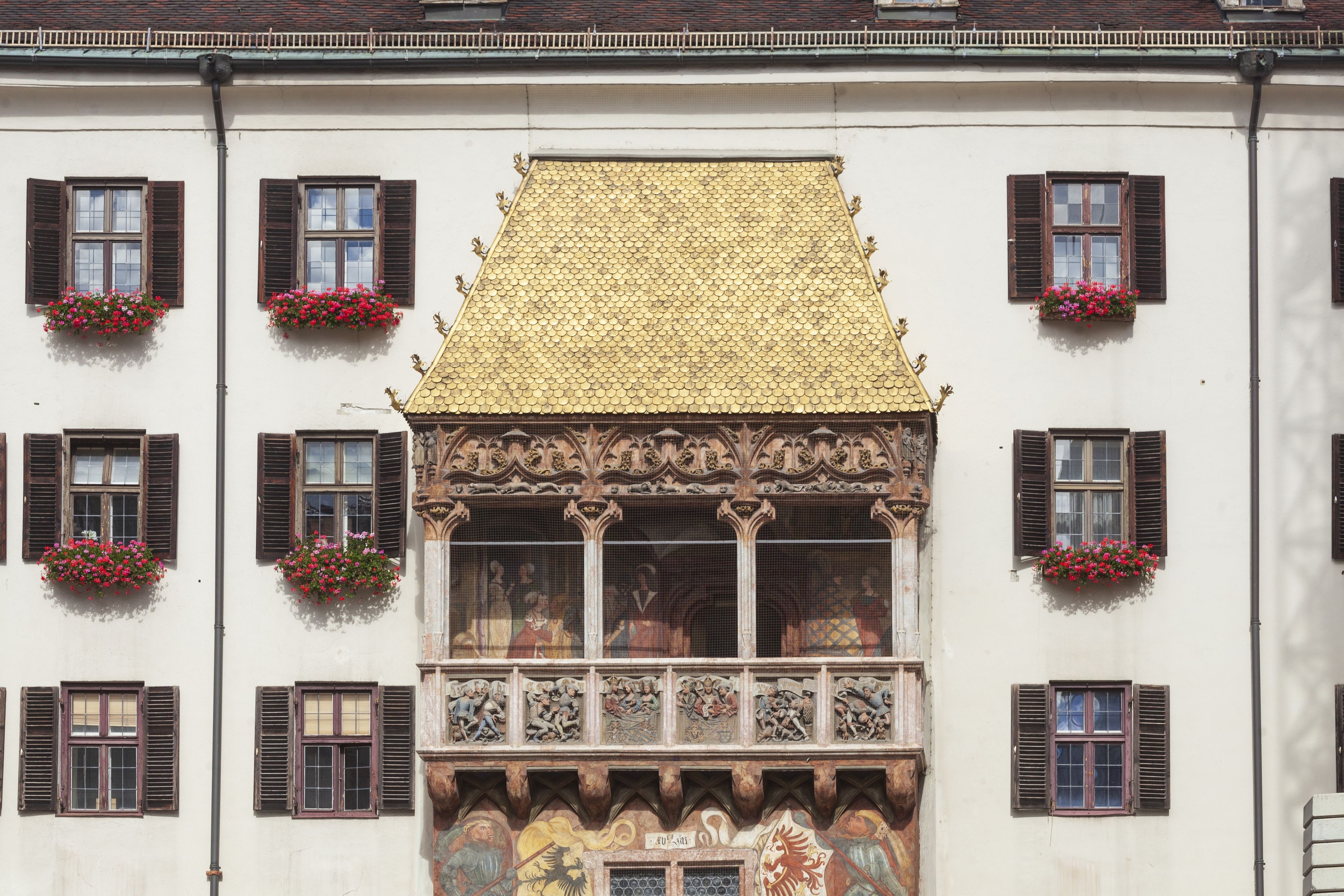 Die Aktivisten verschafften sich Zutritt zum Goldenen Dachl in Innsbruck. (Archivbild)
