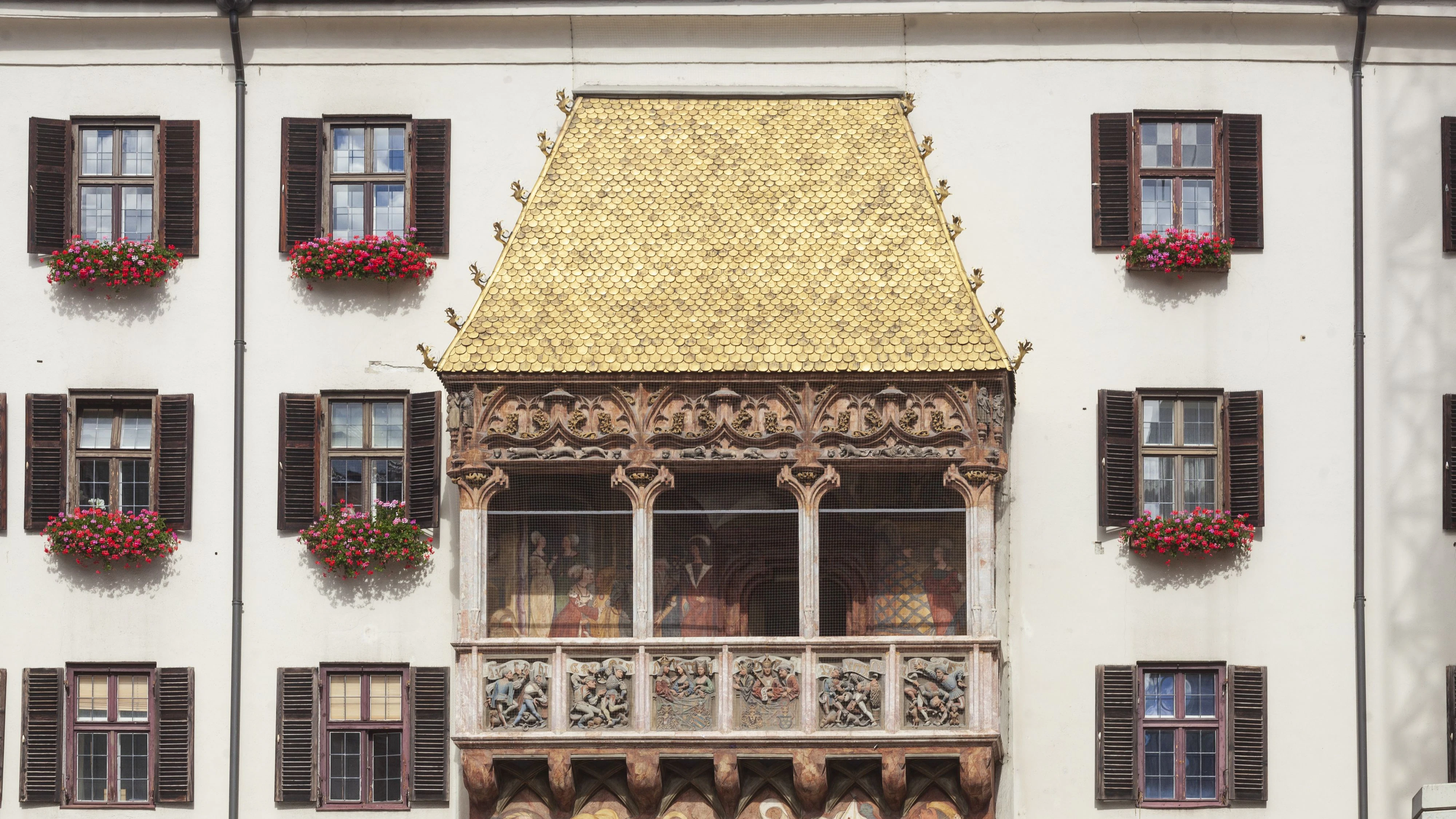 Die Aktivisten verschafften sich Zutritt zum Goldenen Dachl in Innsbruck. (Archivbild)
