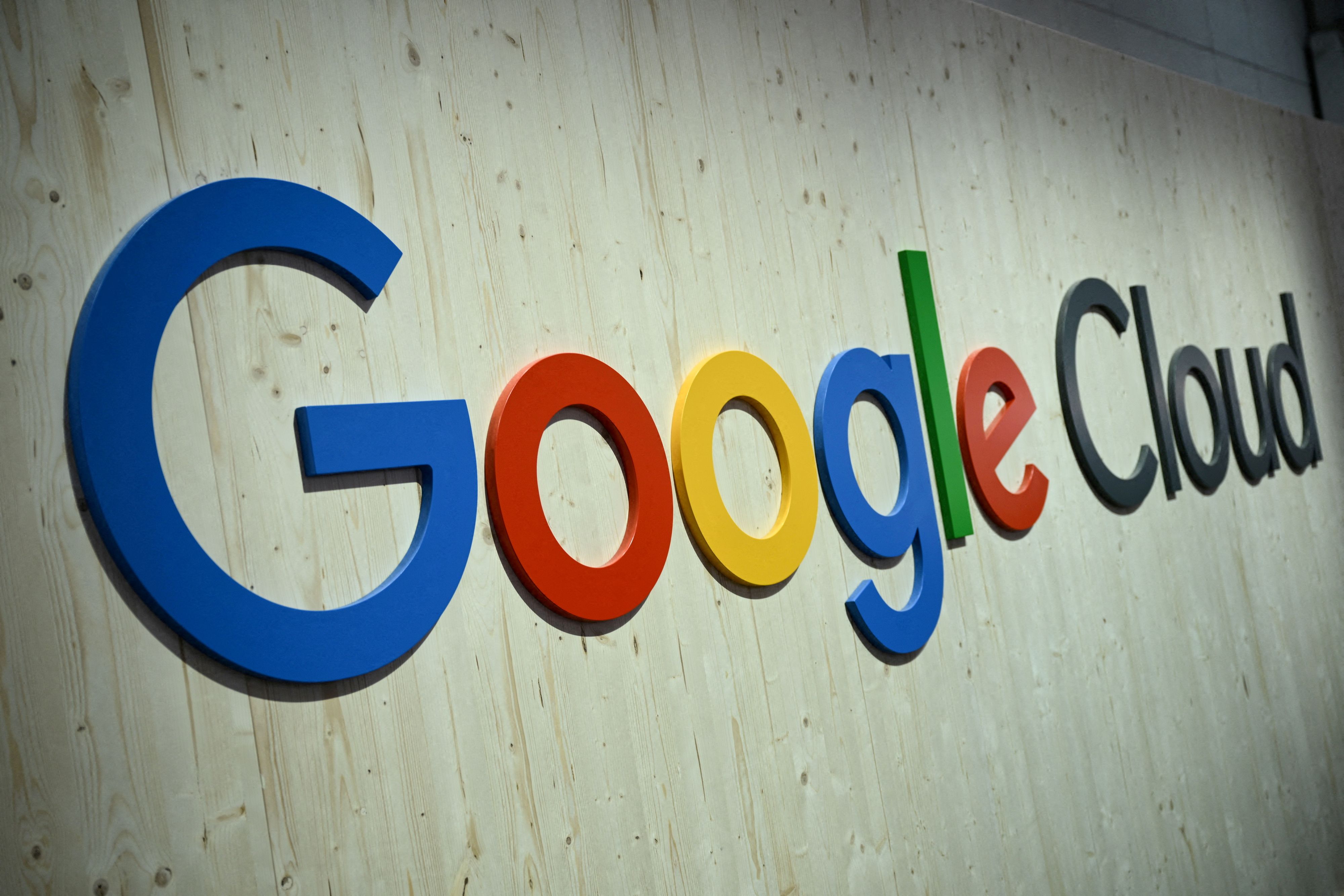 FILE PHOTO: FILE PHOTO: A Google Cloud logo is pictured at a trade fair in Hannover Messe, in Hanover, Germany, April 22, 2024.  REUTERS/Annegret Hilse/File Photo/File Photo