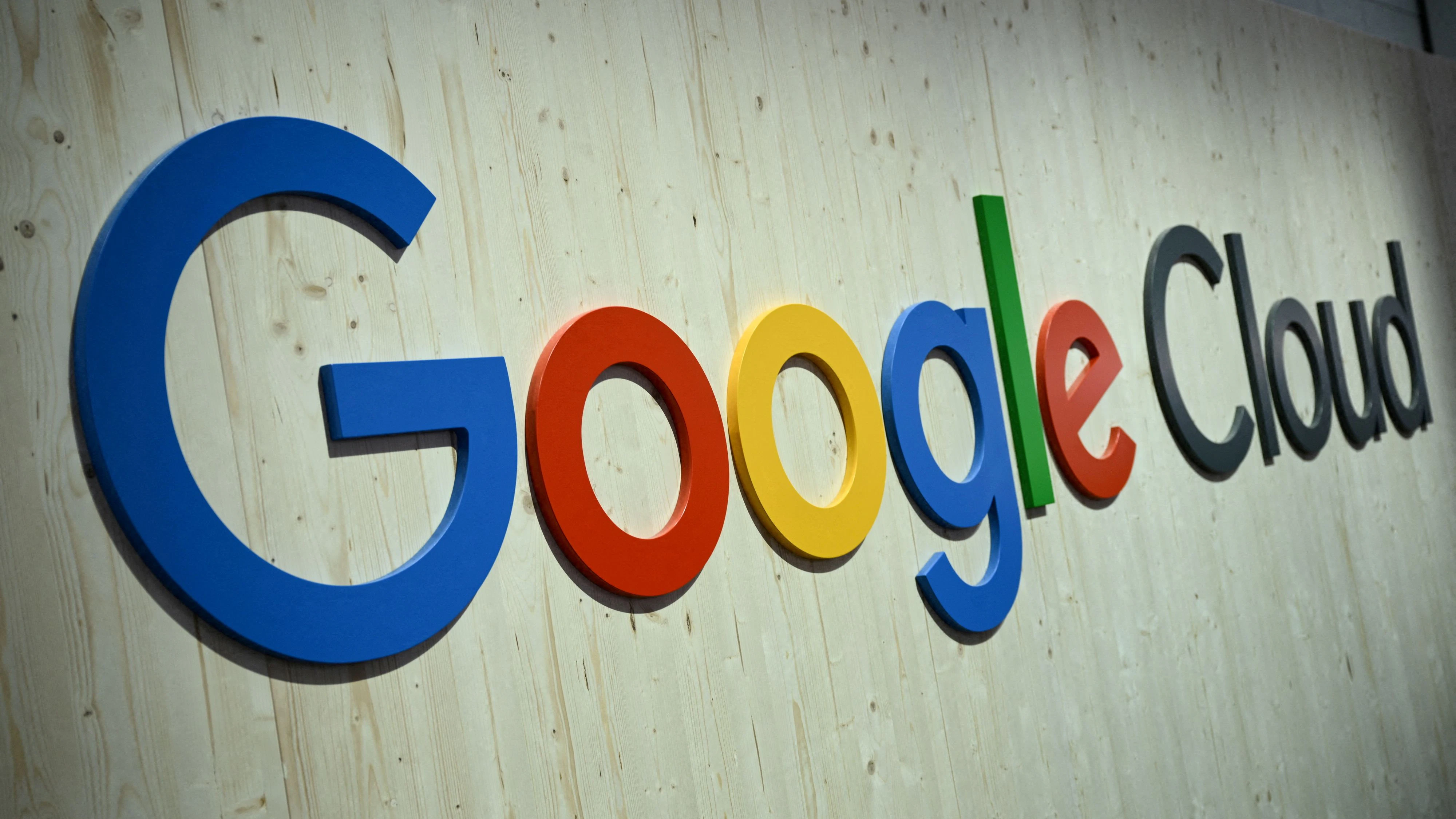 FILE PHOTO: FILE PHOTO: A Google Cloud logo is pictured at a trade fair in Hannover Messe, in Hanover, Germany, April 22, 2024.  REUTERS/Annegret Hilse/File Photo/File Photo