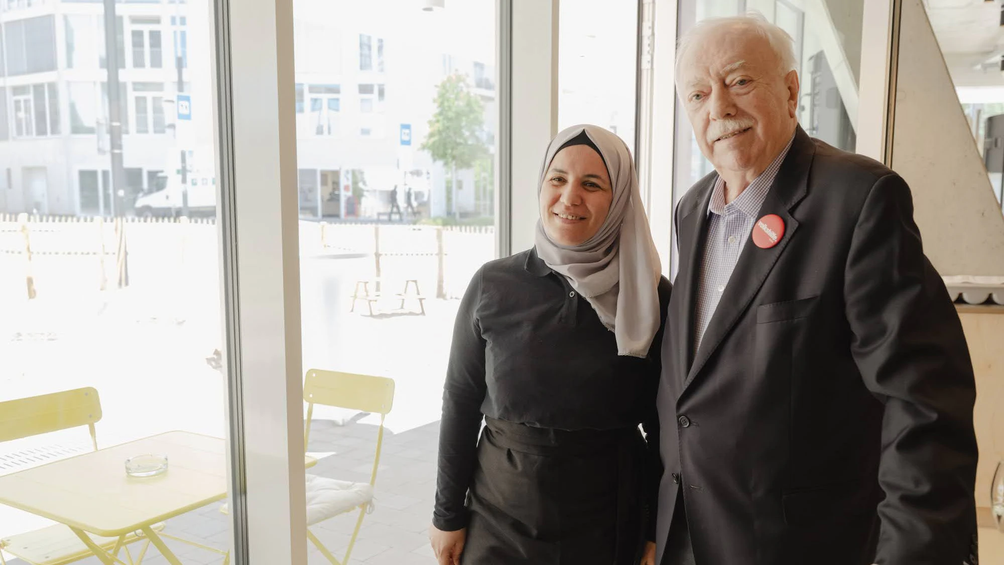 "Michls deli"-Namensgeber und Alt-Bürgermeister Michael Häupl mit einer Teilnehmerin.