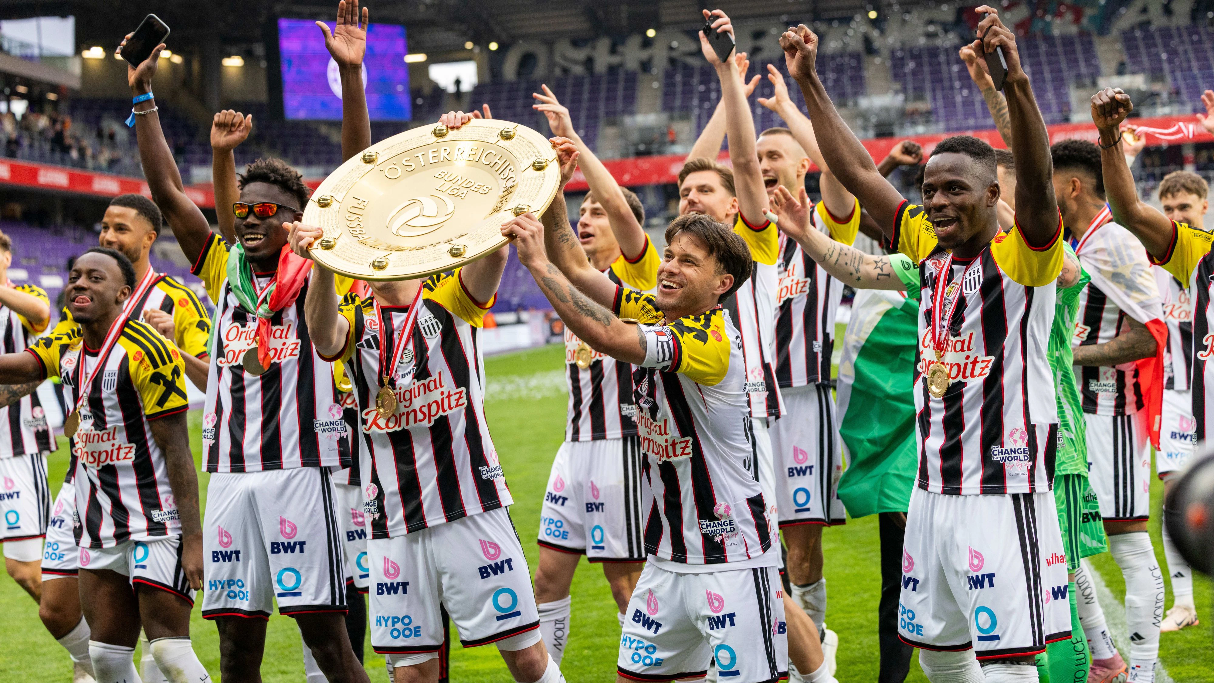 Heute.at - Double perfekt! Der LASK krönt sich in Wien zum Meister